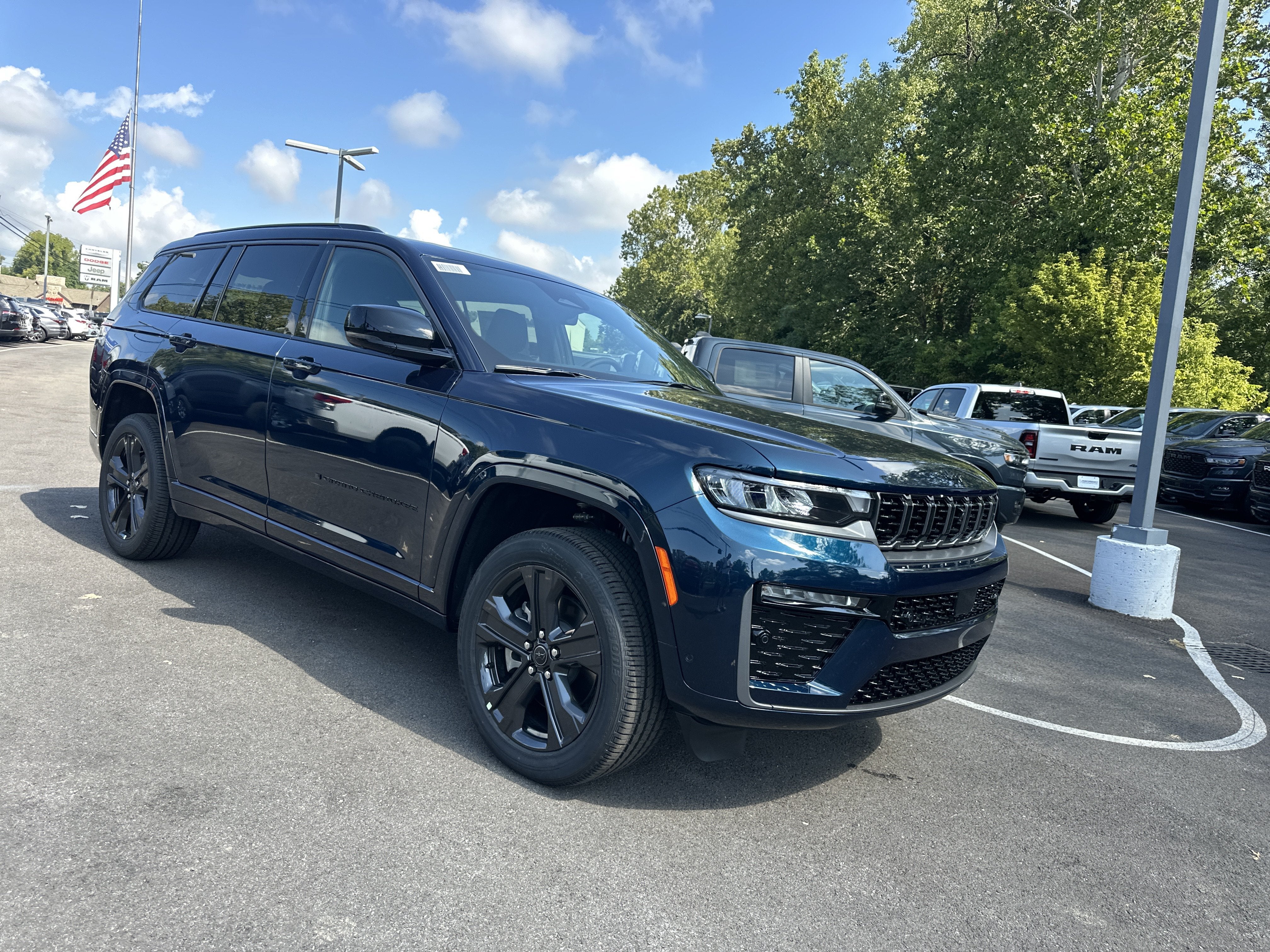 2027 Jeep Grand Cherokee L Limited Reserve