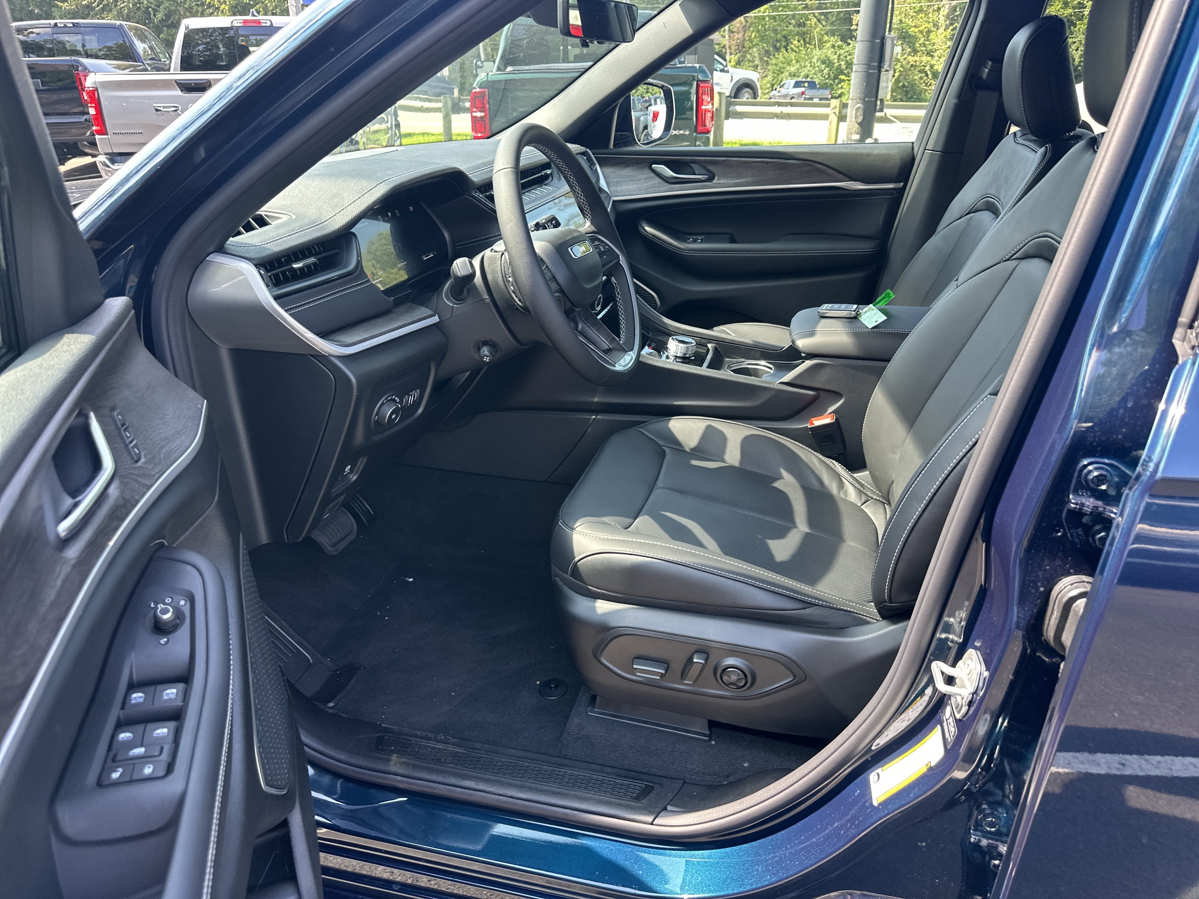 2027 Jeep Grand Cherokee L Limited Reserve