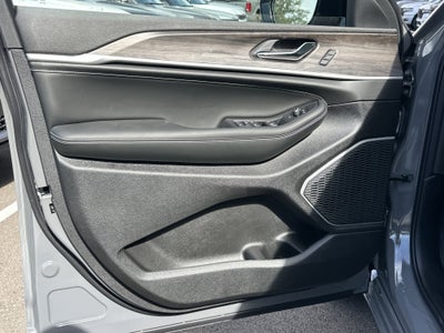2027 Jeep Grand Cherokee L Limited Reserve