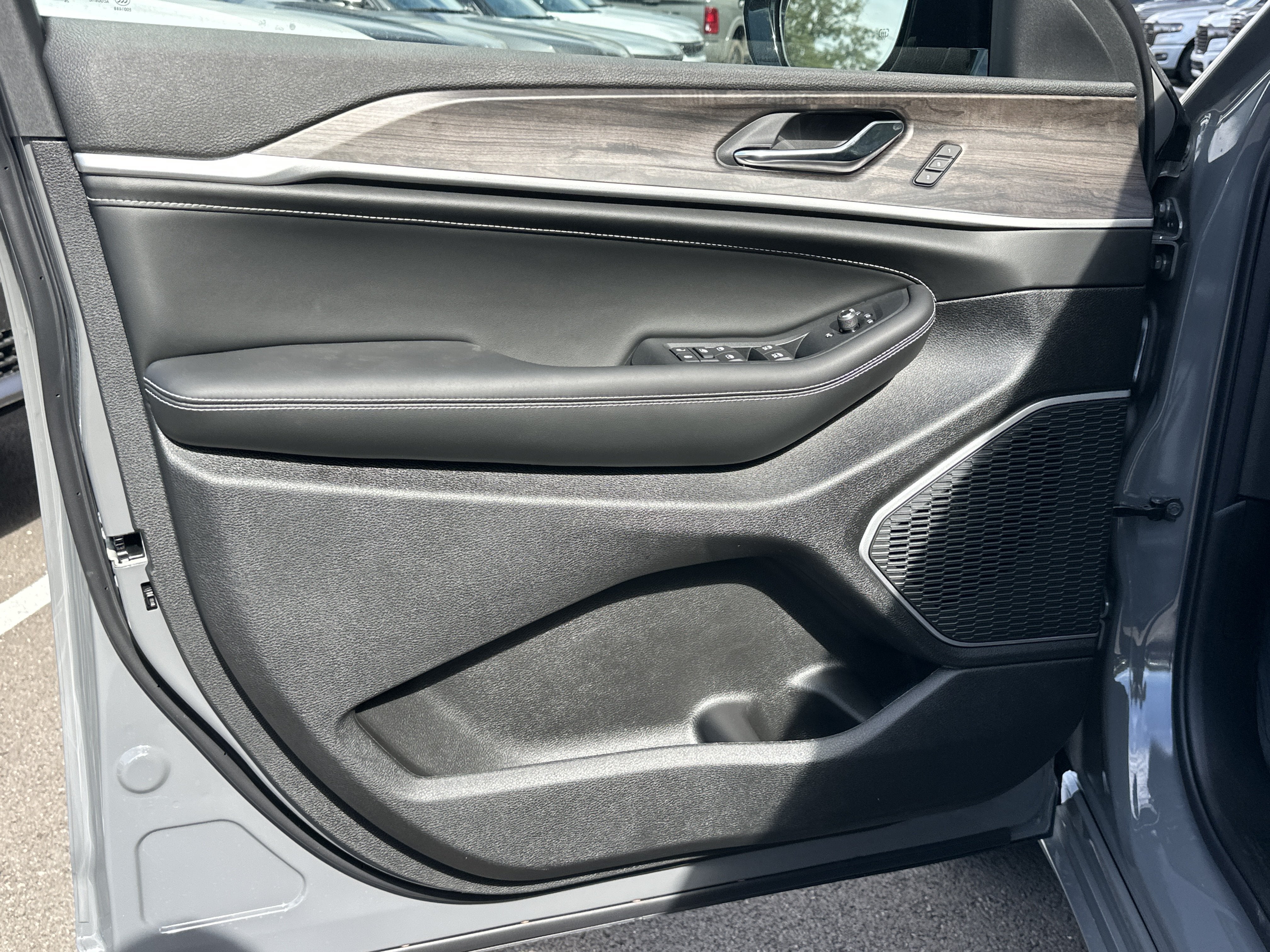 2027 Jeep Grand Cherokee L Limited Reserve