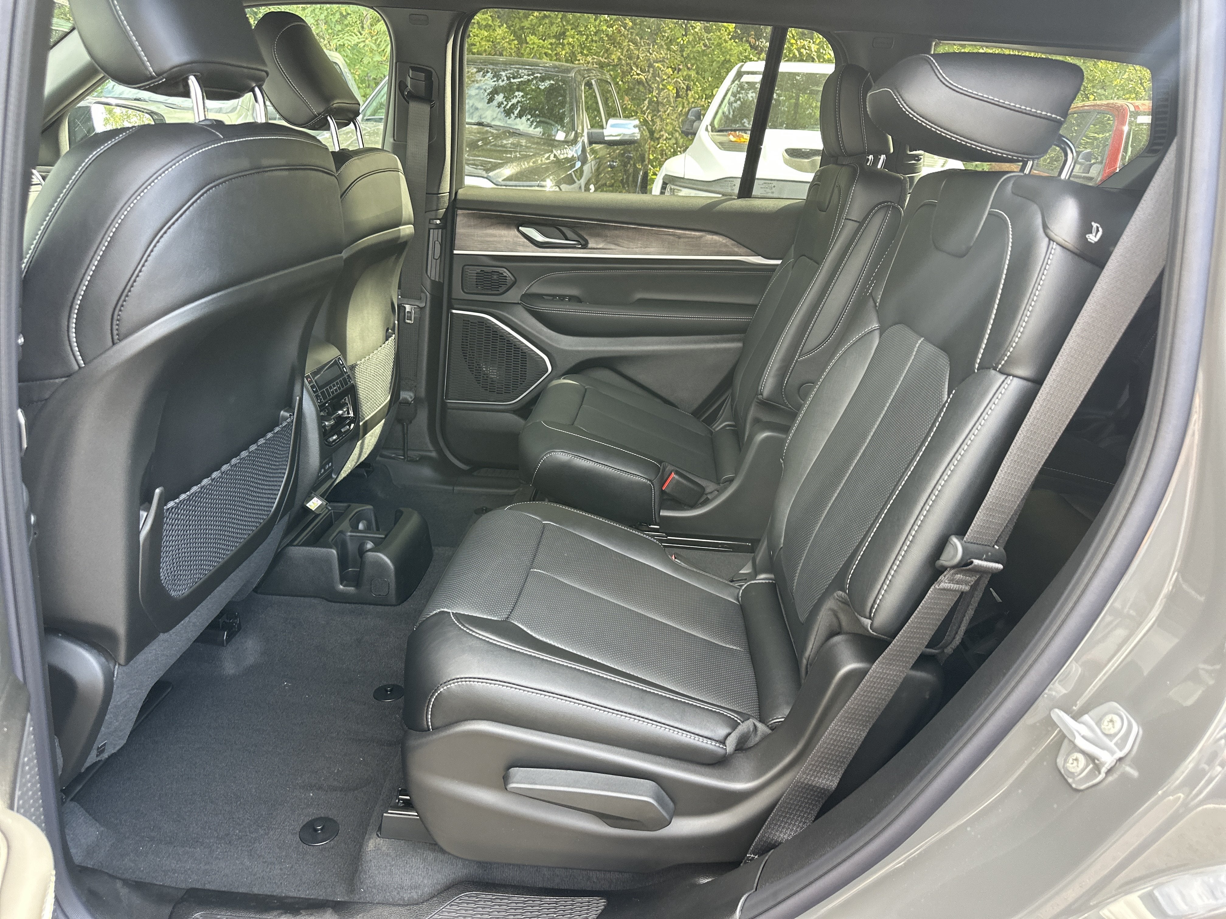 2027 Jeep Grand Cherokee L Limited Reserve