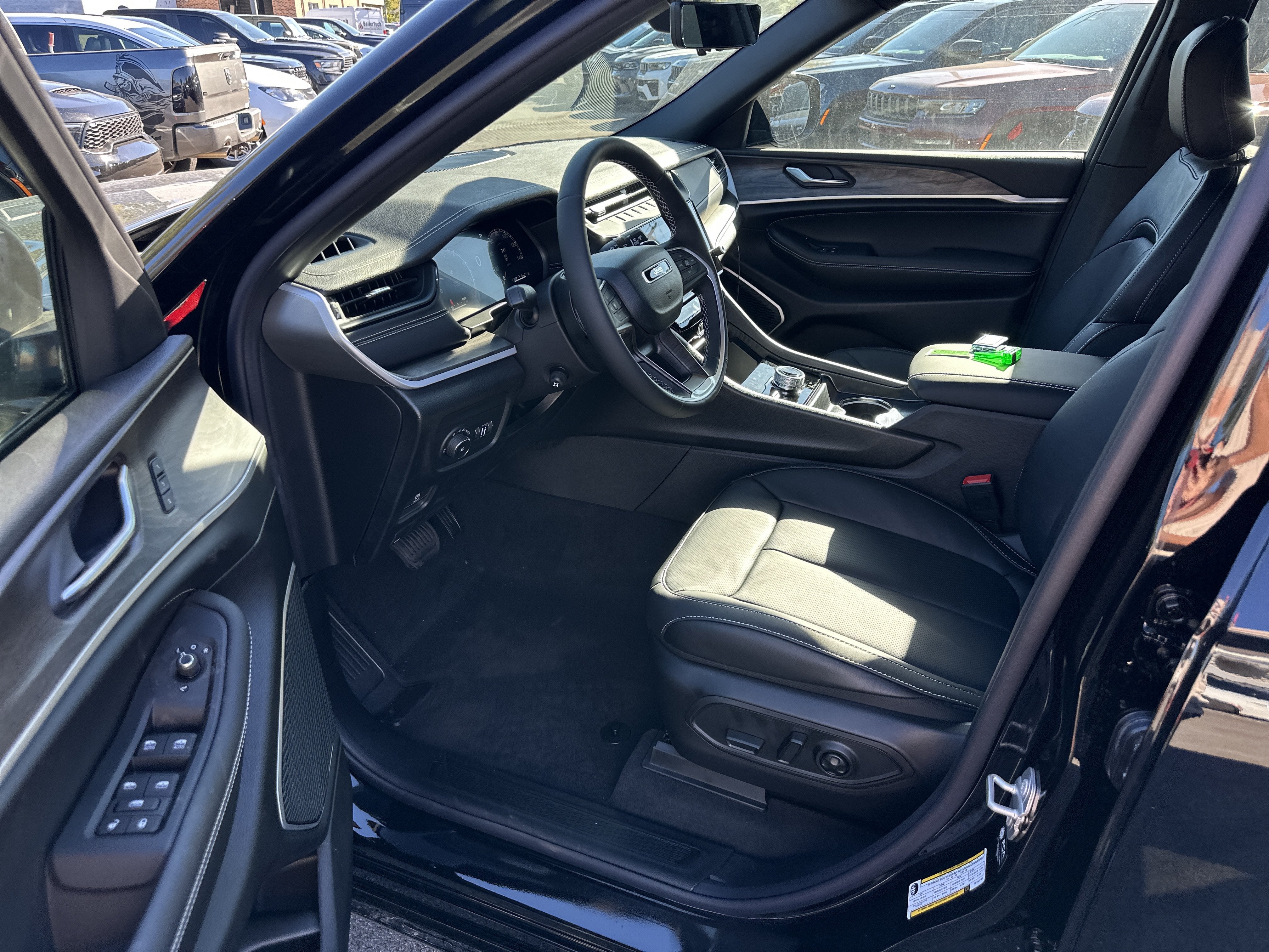2027 Jeep Grand Cherokee L Limited Reserve