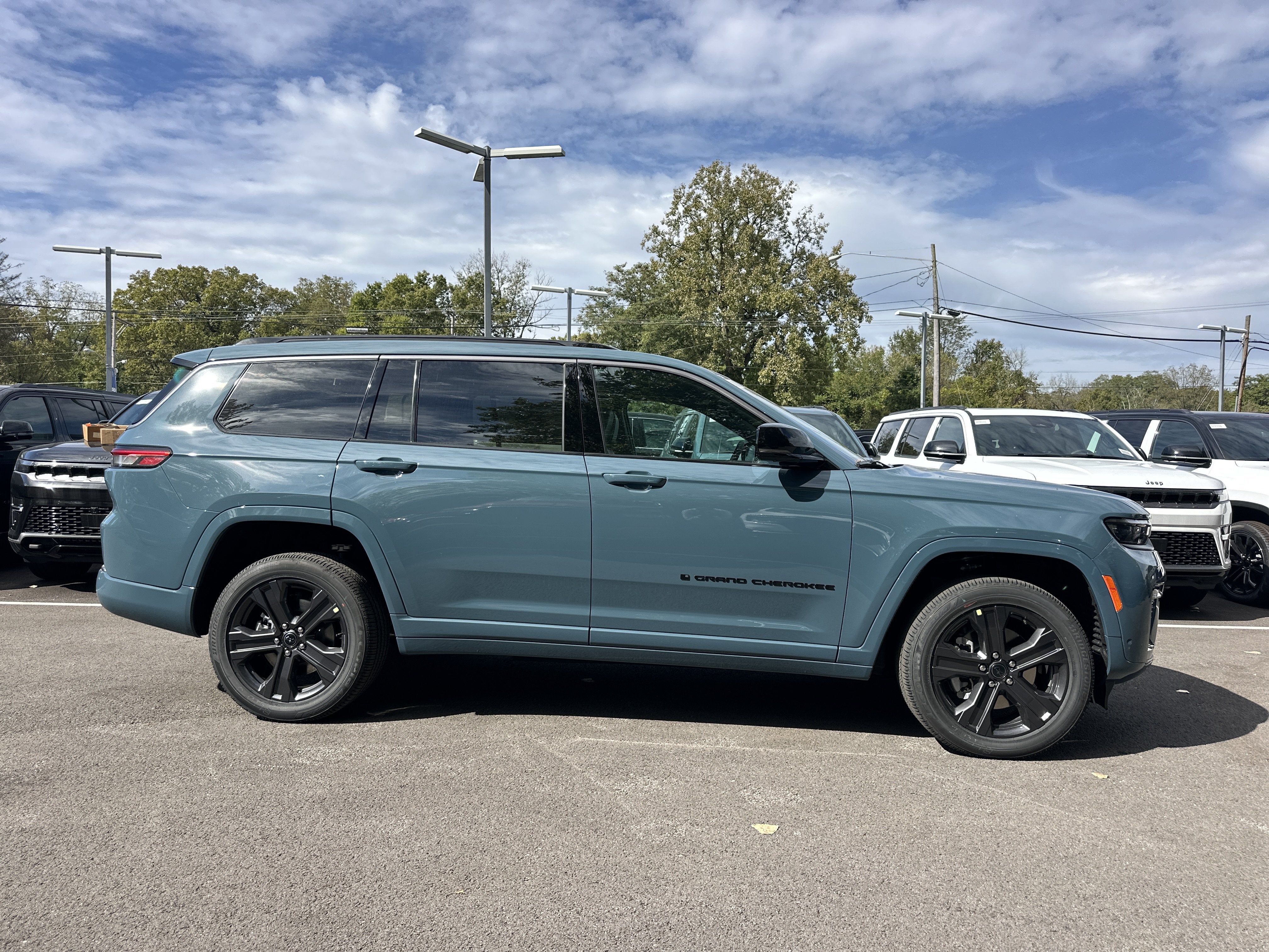 2027 Jeep Grand Cherokee L Limited Reserve