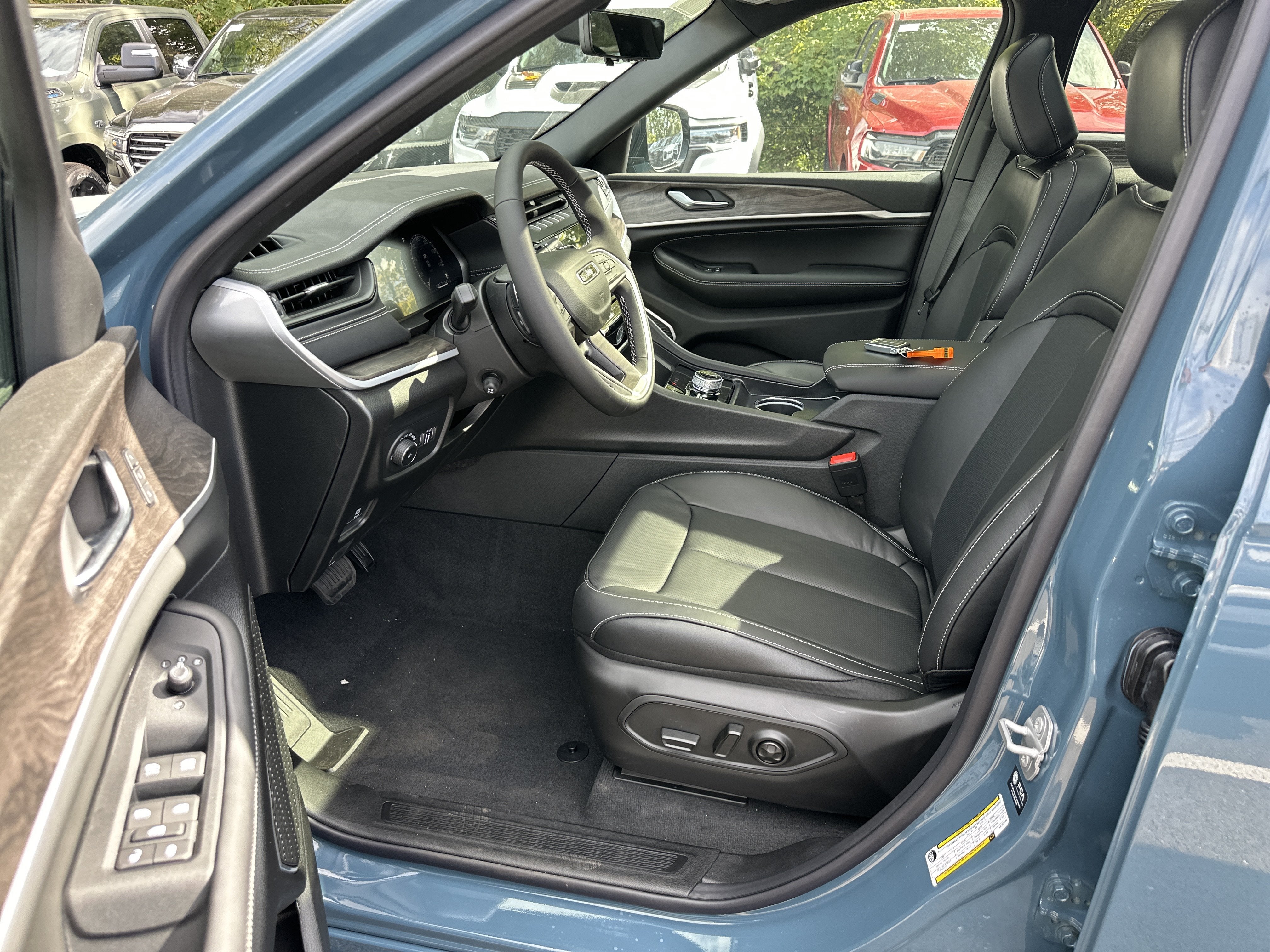 2027 Jeep Grand Cherokee L Limited Reserve