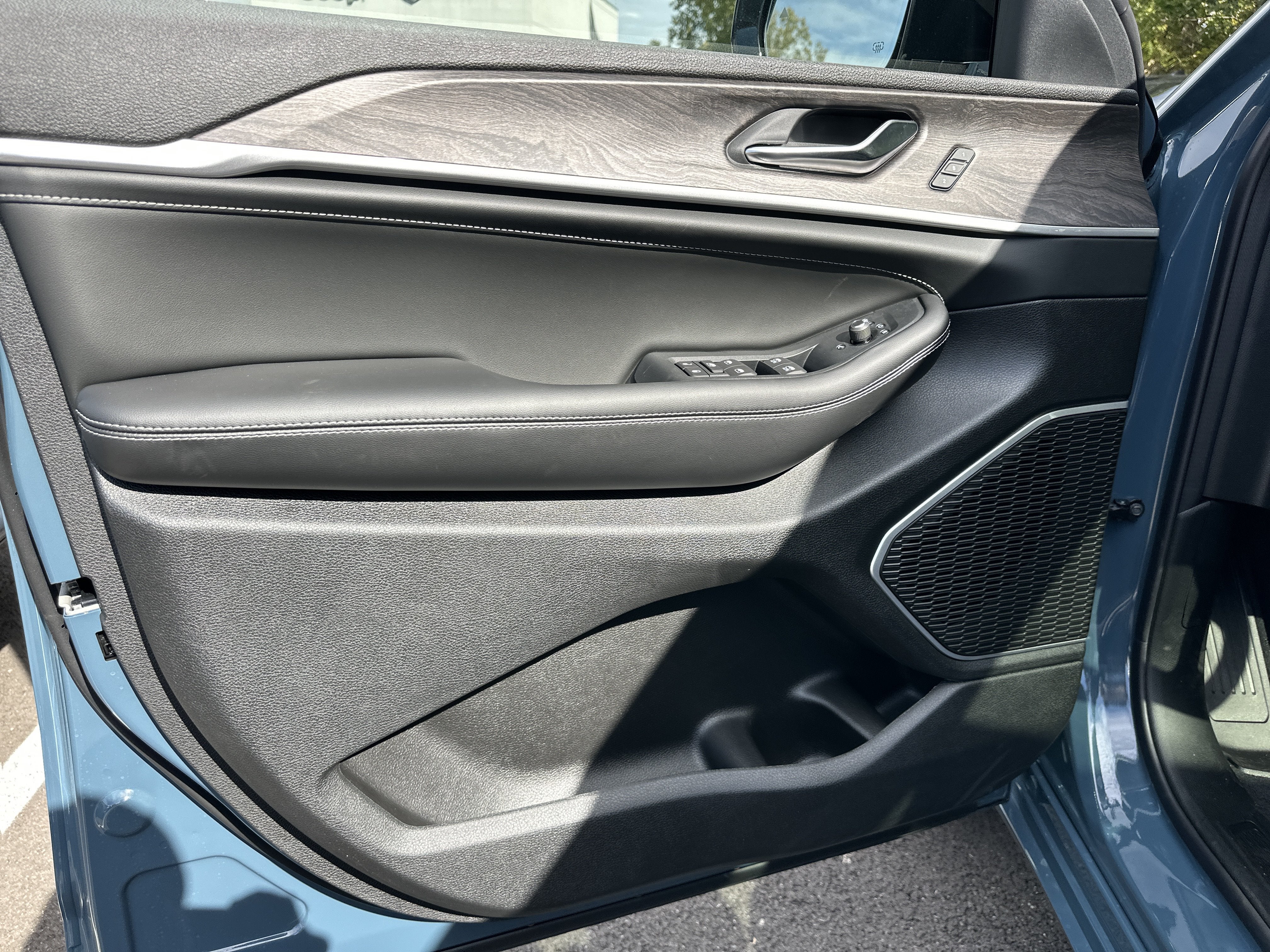2027 Jeep Grand Cherokee L Limited Reserve