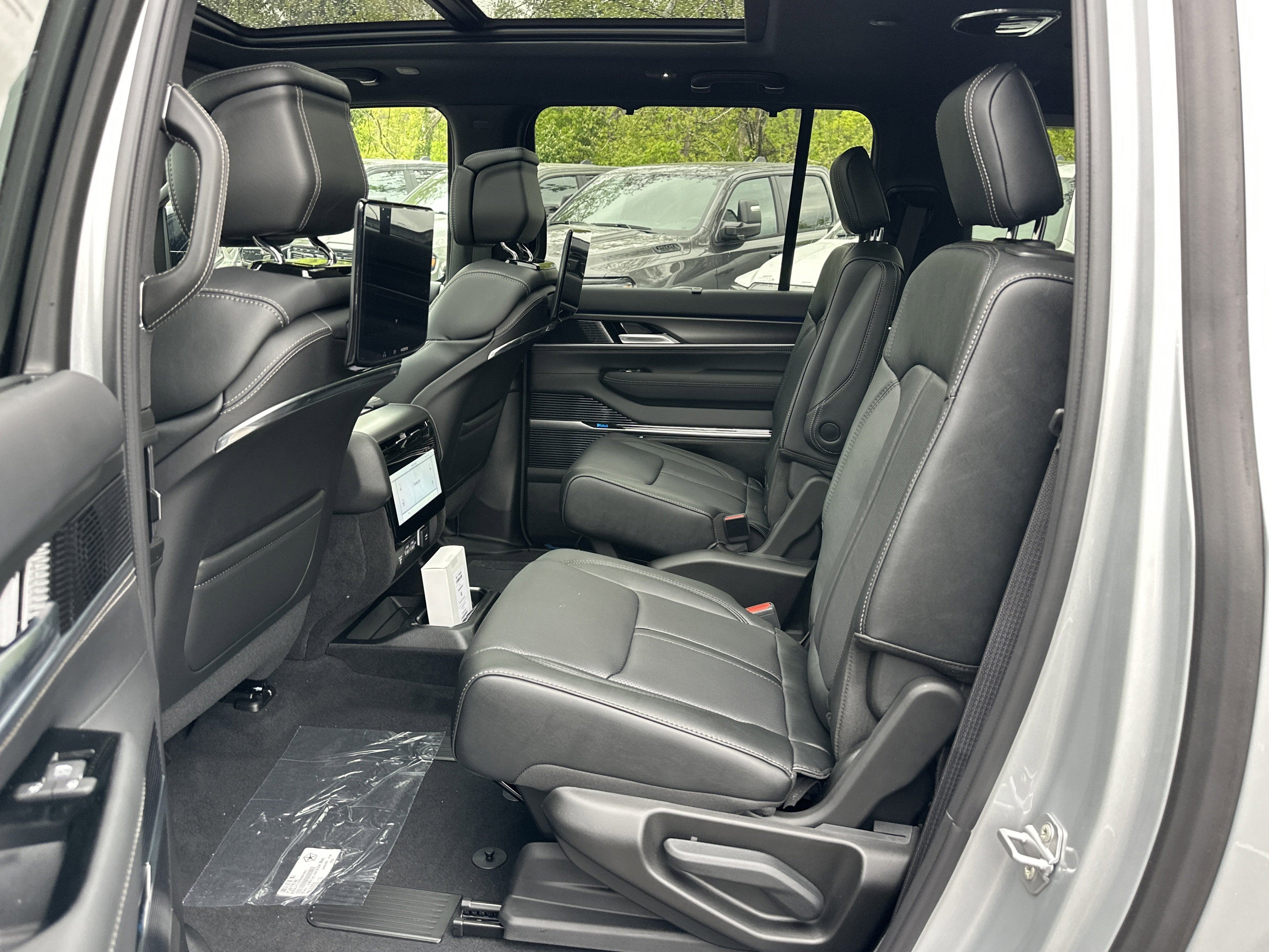 2026 Jeep Grand Wagoneer L Summit Obsidian