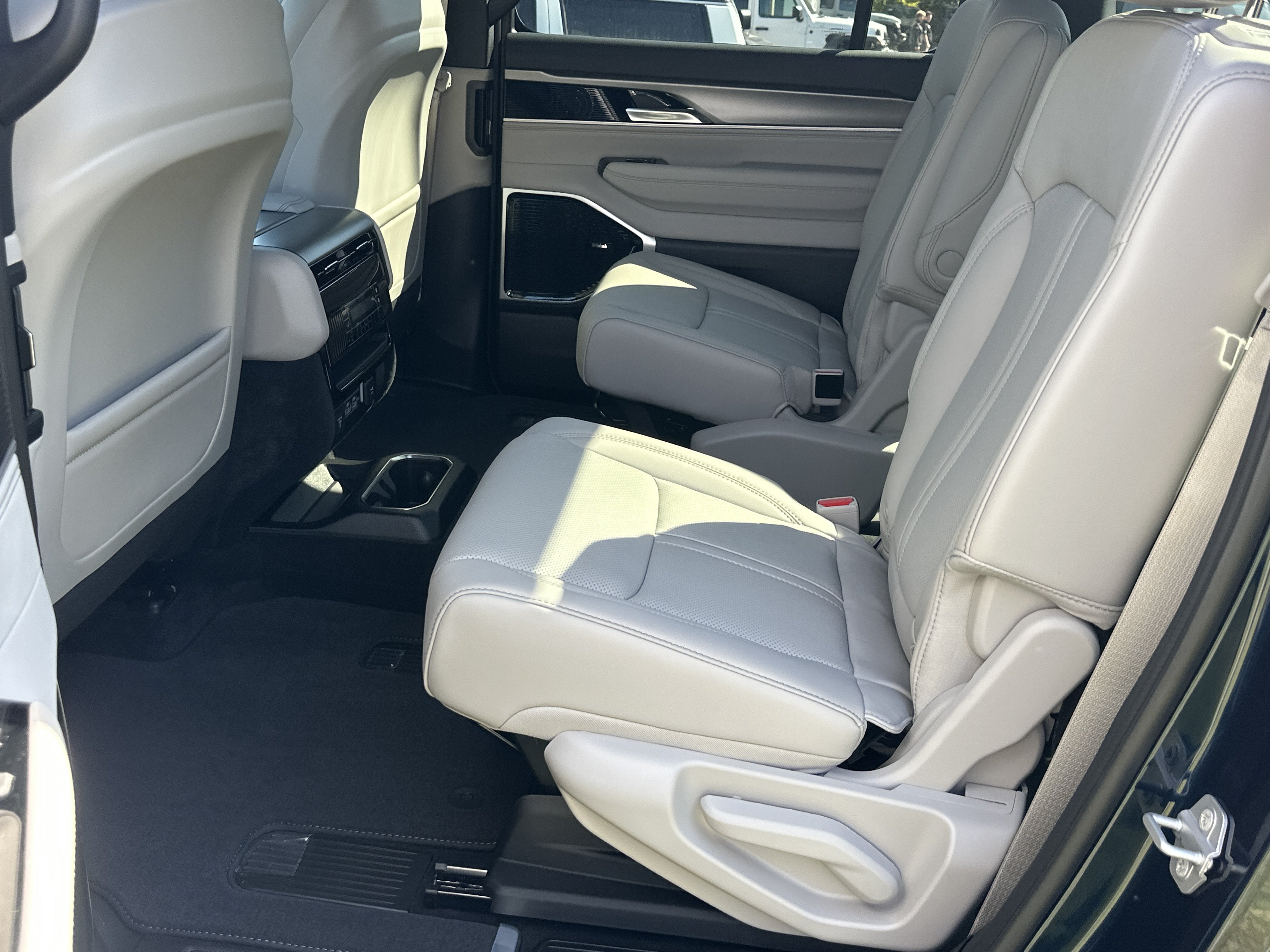 2027 Jeep Grand Wagoneer Limited Altitude