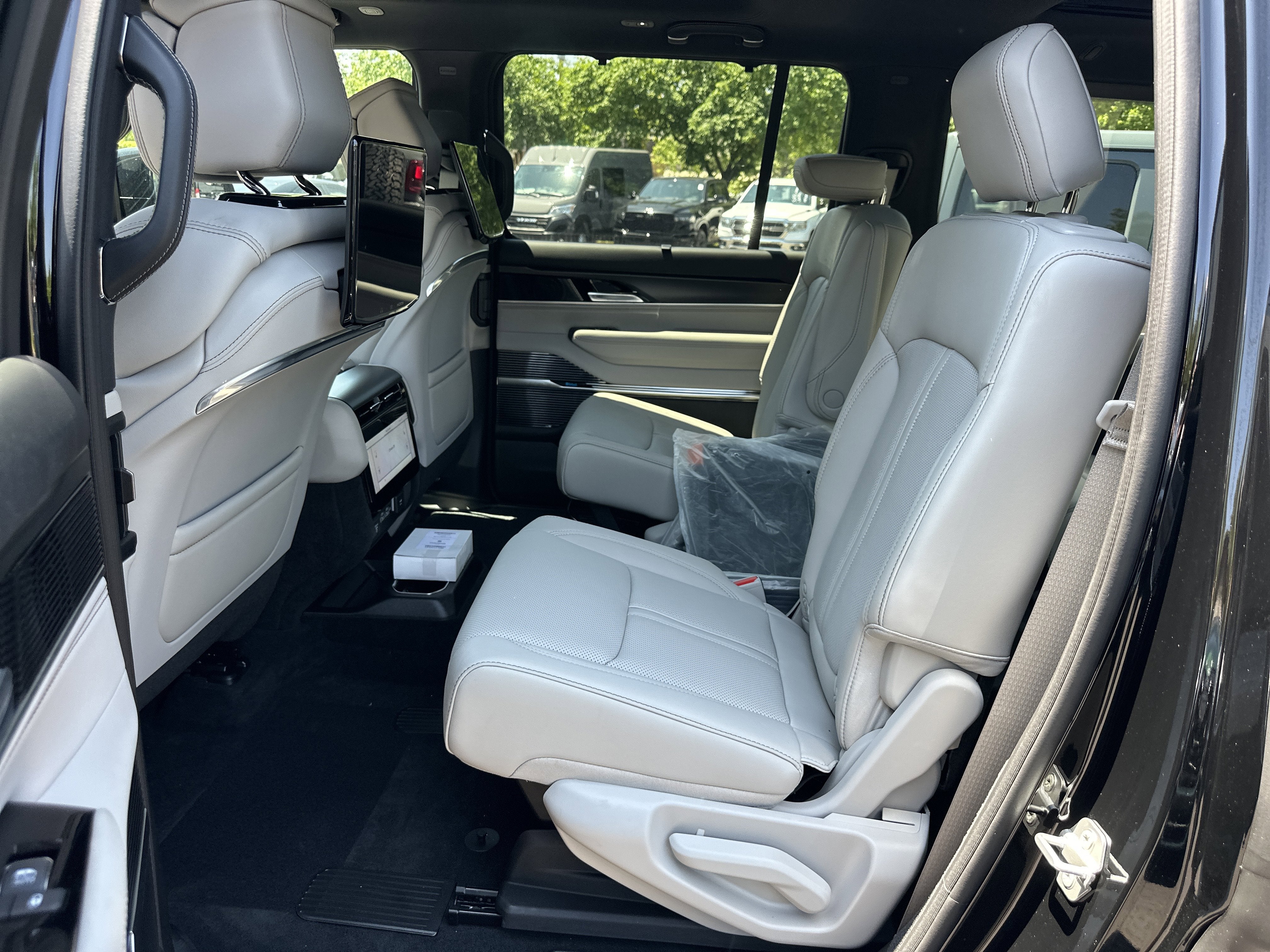 2026 Jeep Grand Wagoneer Summit Reserve