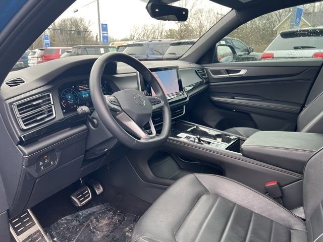 2024 Volkswagen Atlas Cross Sport 2.0T SEL R-Line