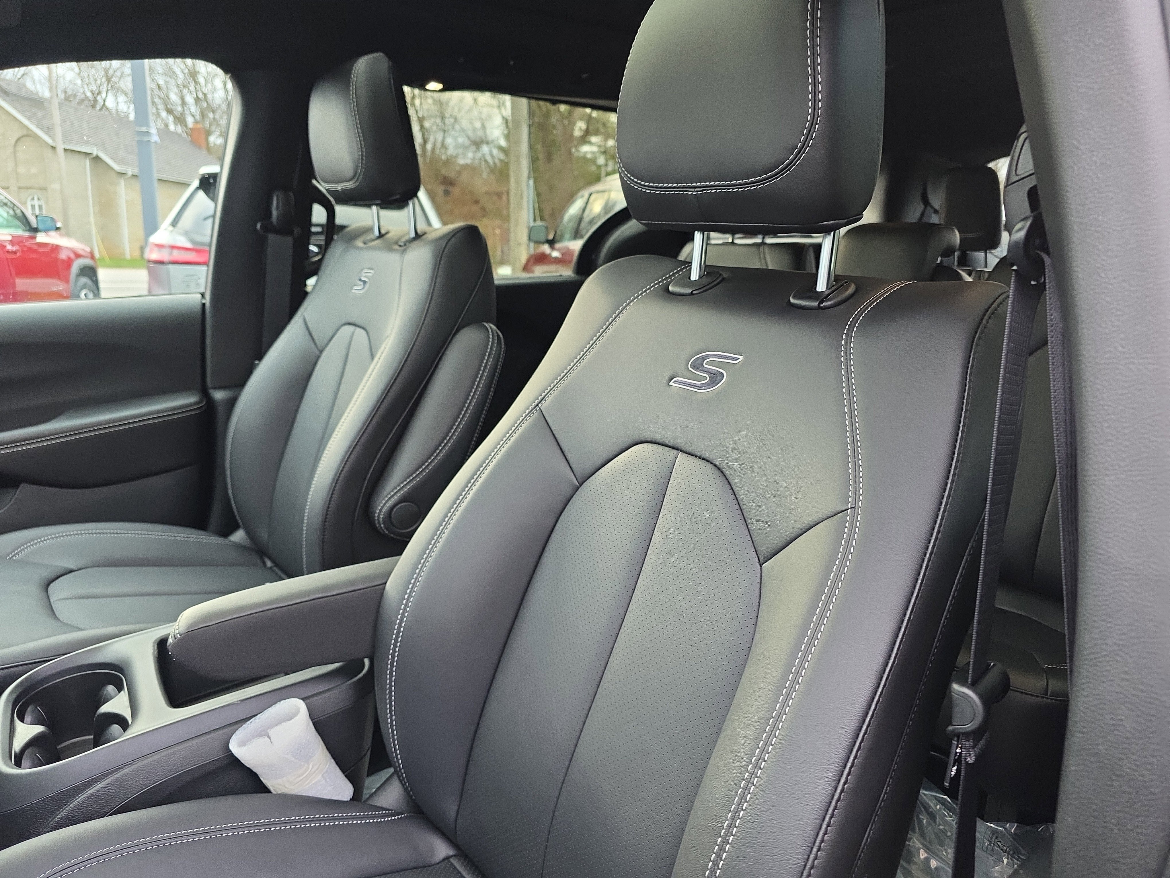 2026 Chrysler Pacifica Select