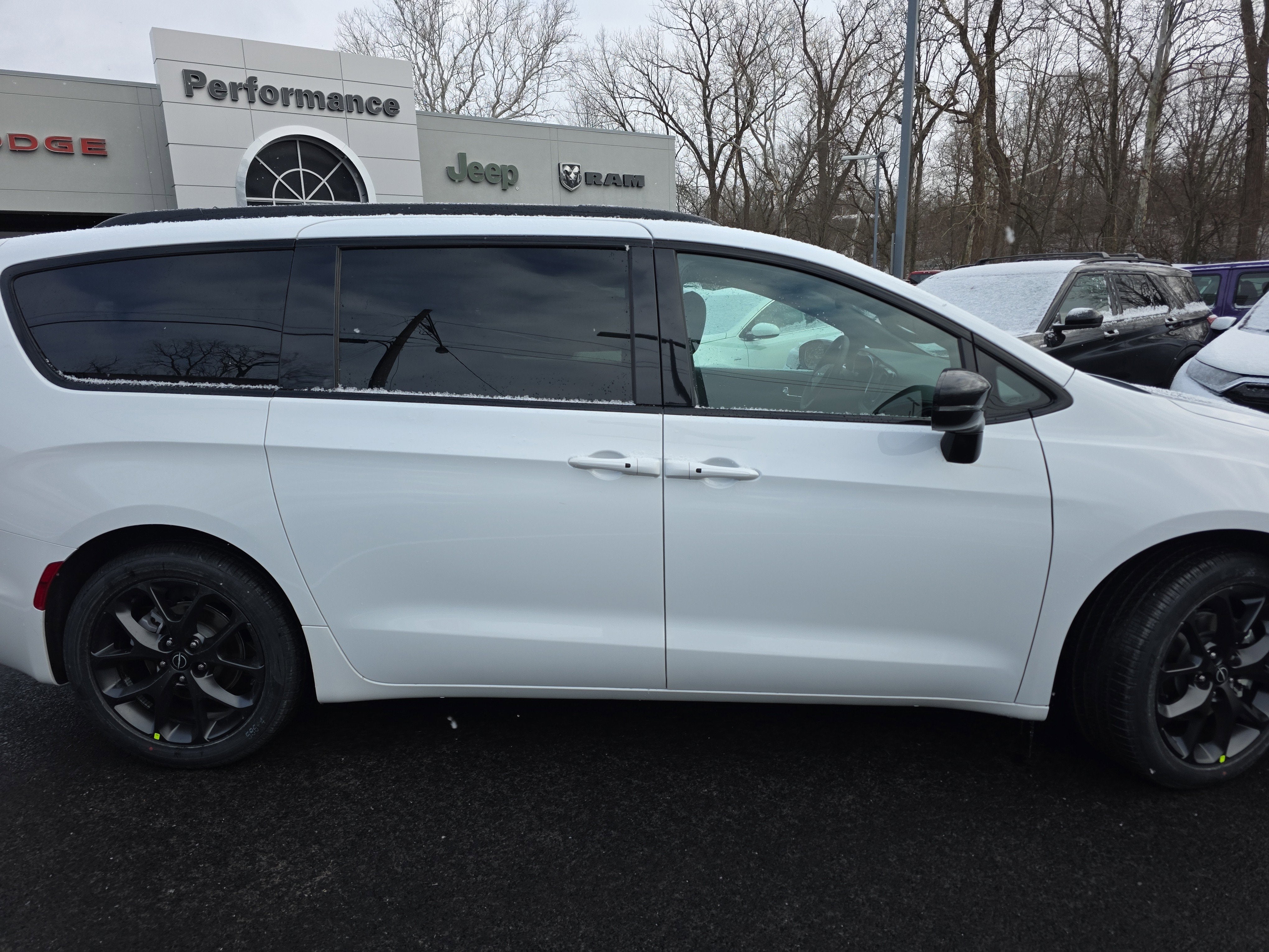 2026 Chrysler Pacifica Select