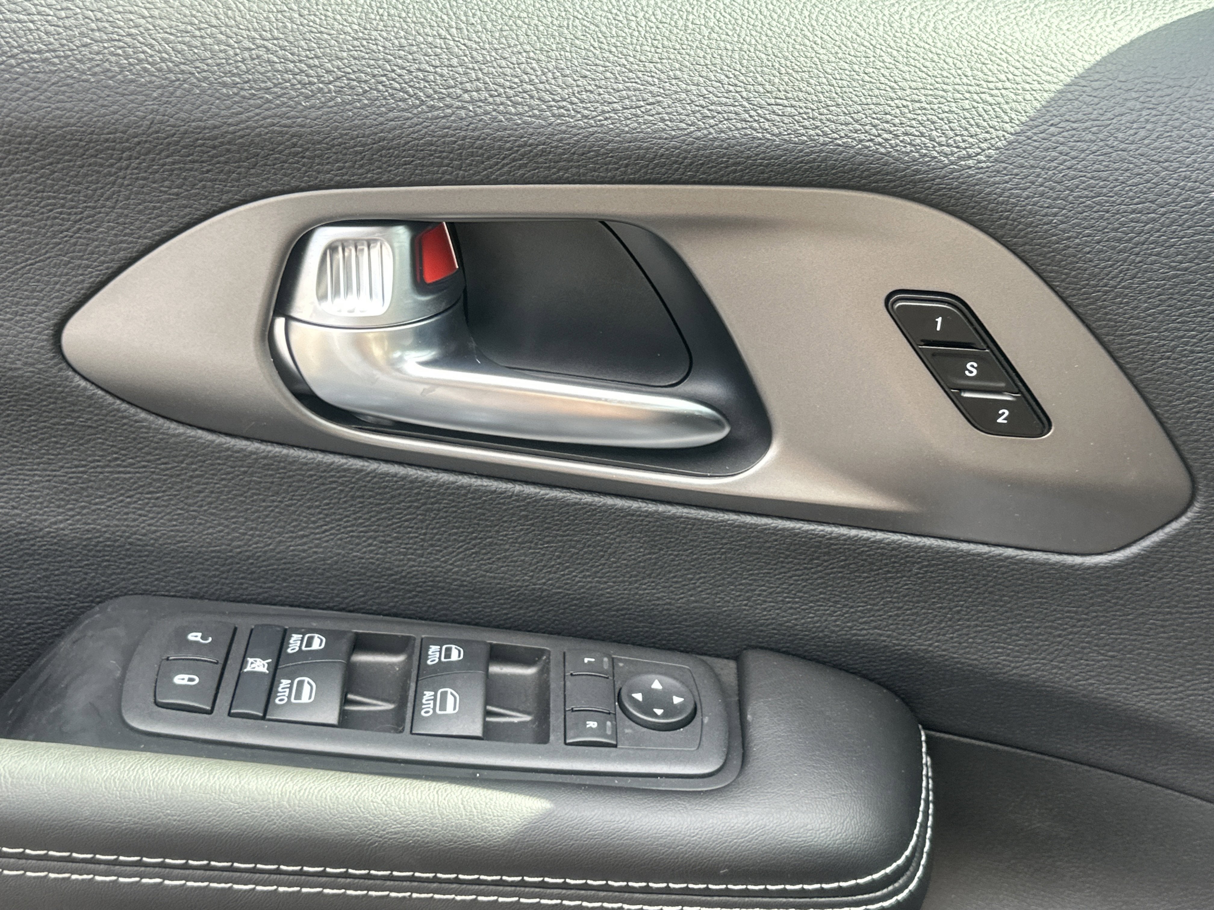2027 Chrysler Pacifica Select