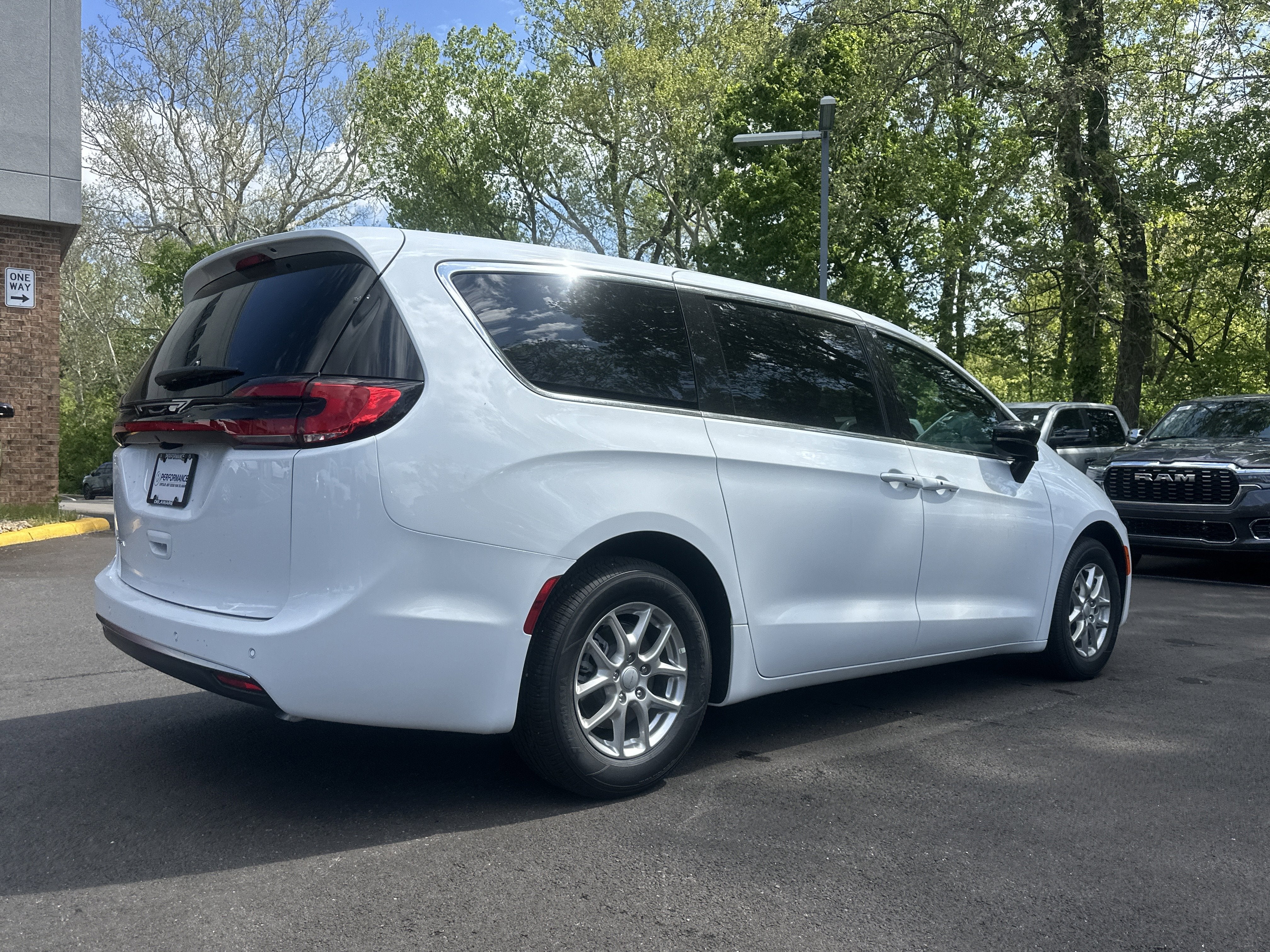 2027 Chrysler Pacifica Select