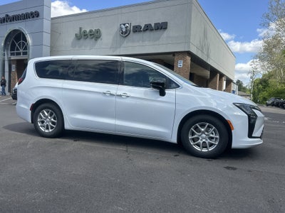 2027 Chrysler Pacifica Select