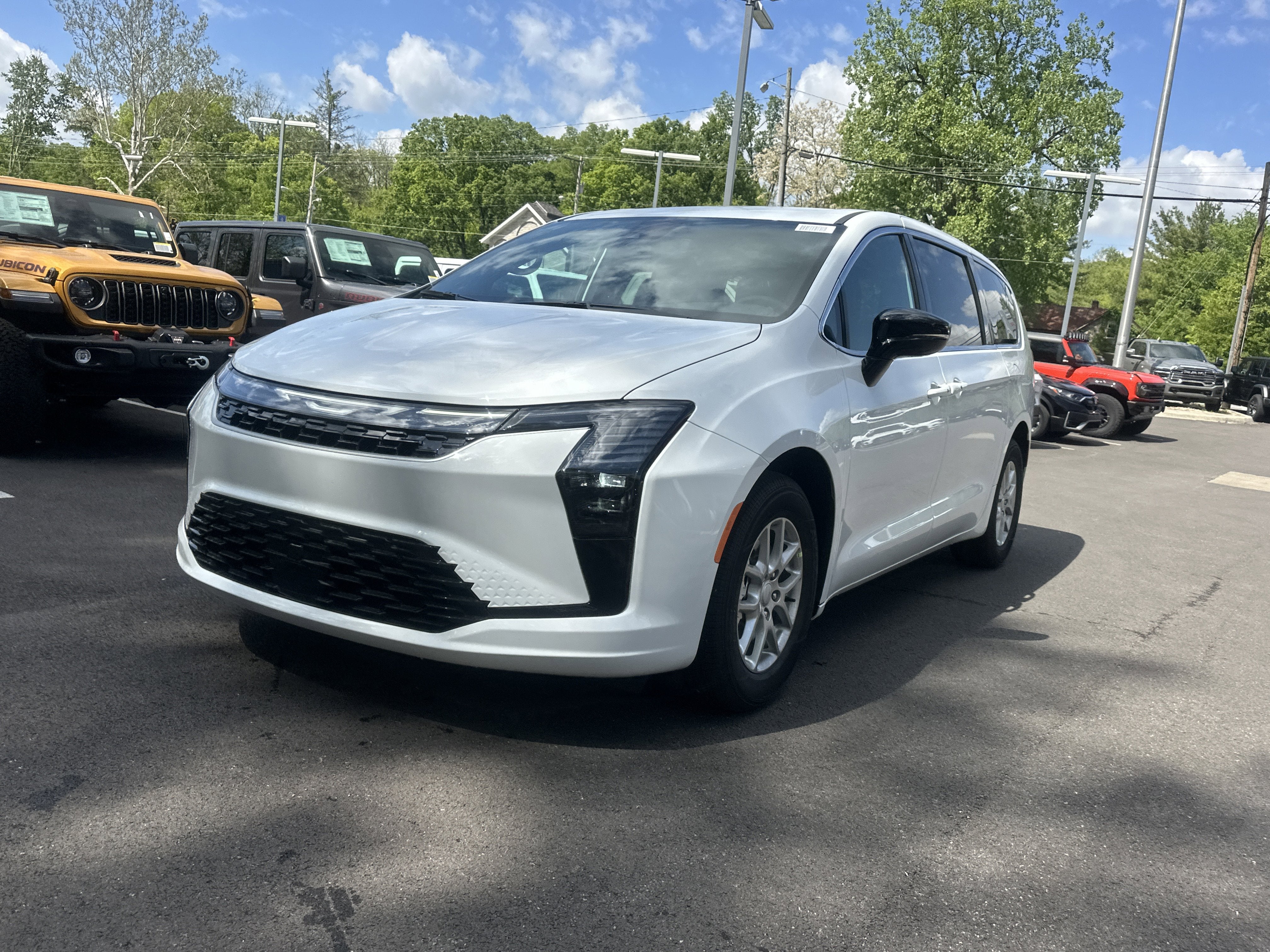 2027 Chrysler Pacifica Select