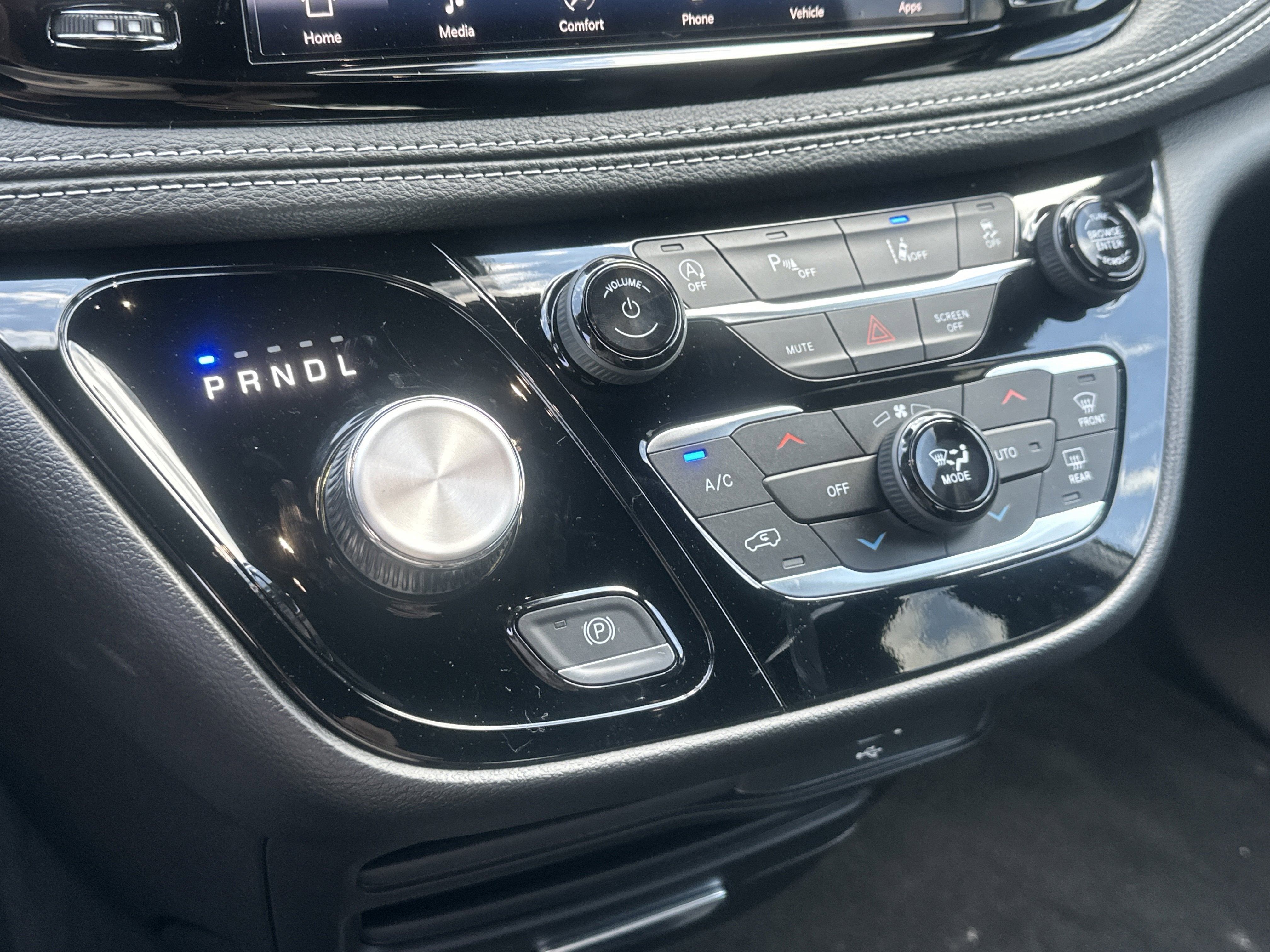 2027 Chrysler Pacifica Select
