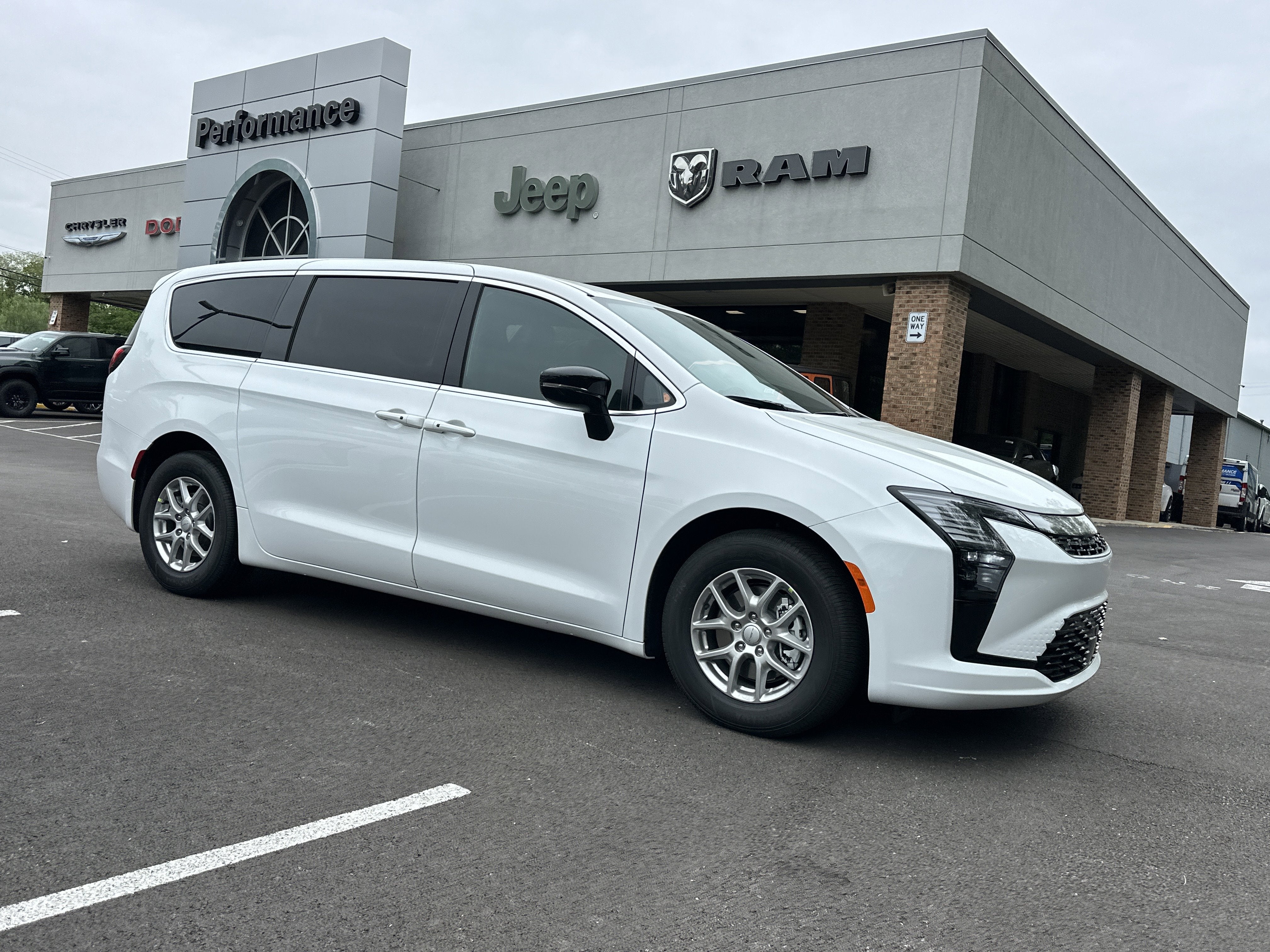 2027 Chrysler Pacifica Select