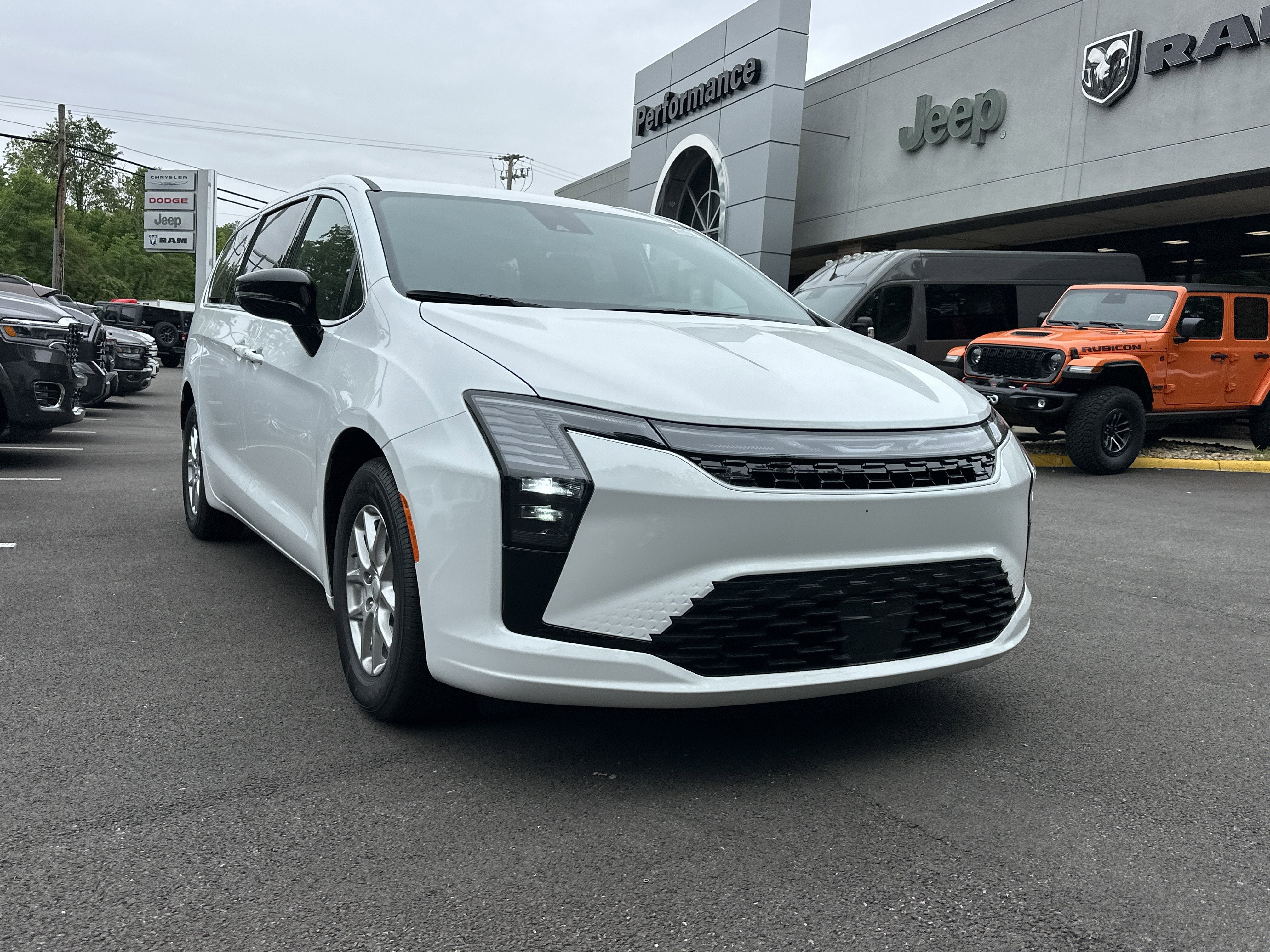 2027 Chrysler Pacifica Select