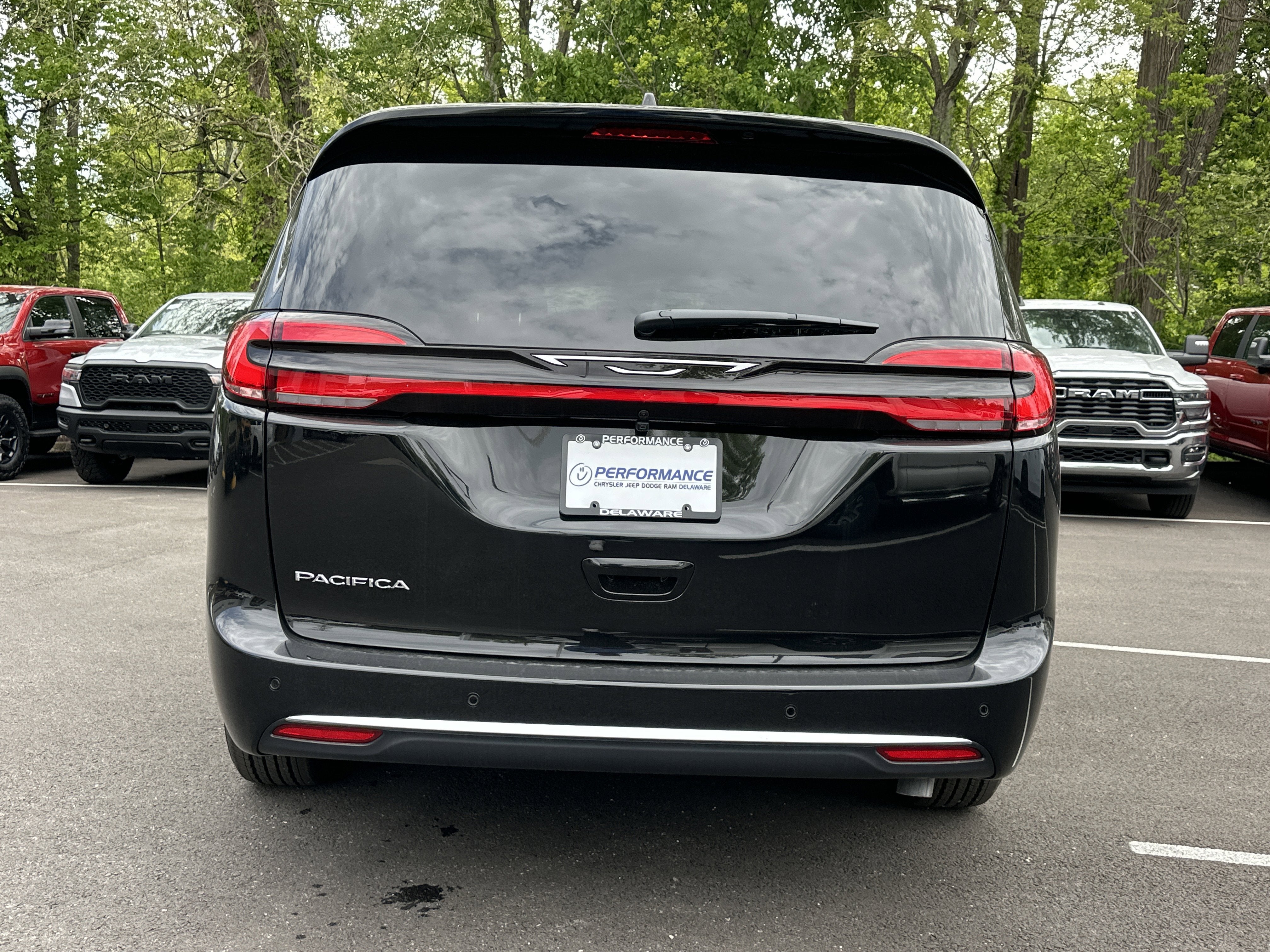 2027 Chrysler Pacifica Select