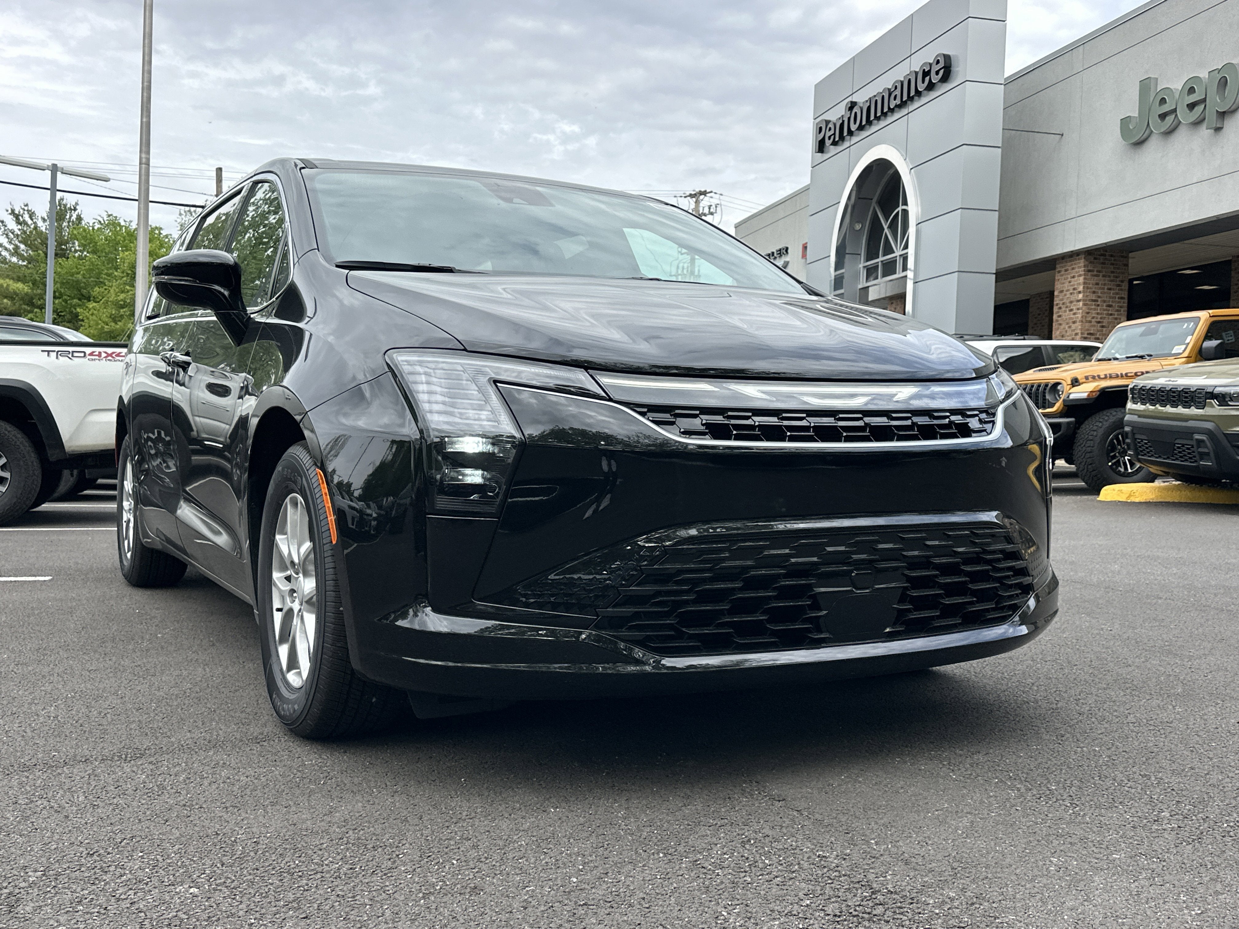 2027 Chrysler Pacifica Select