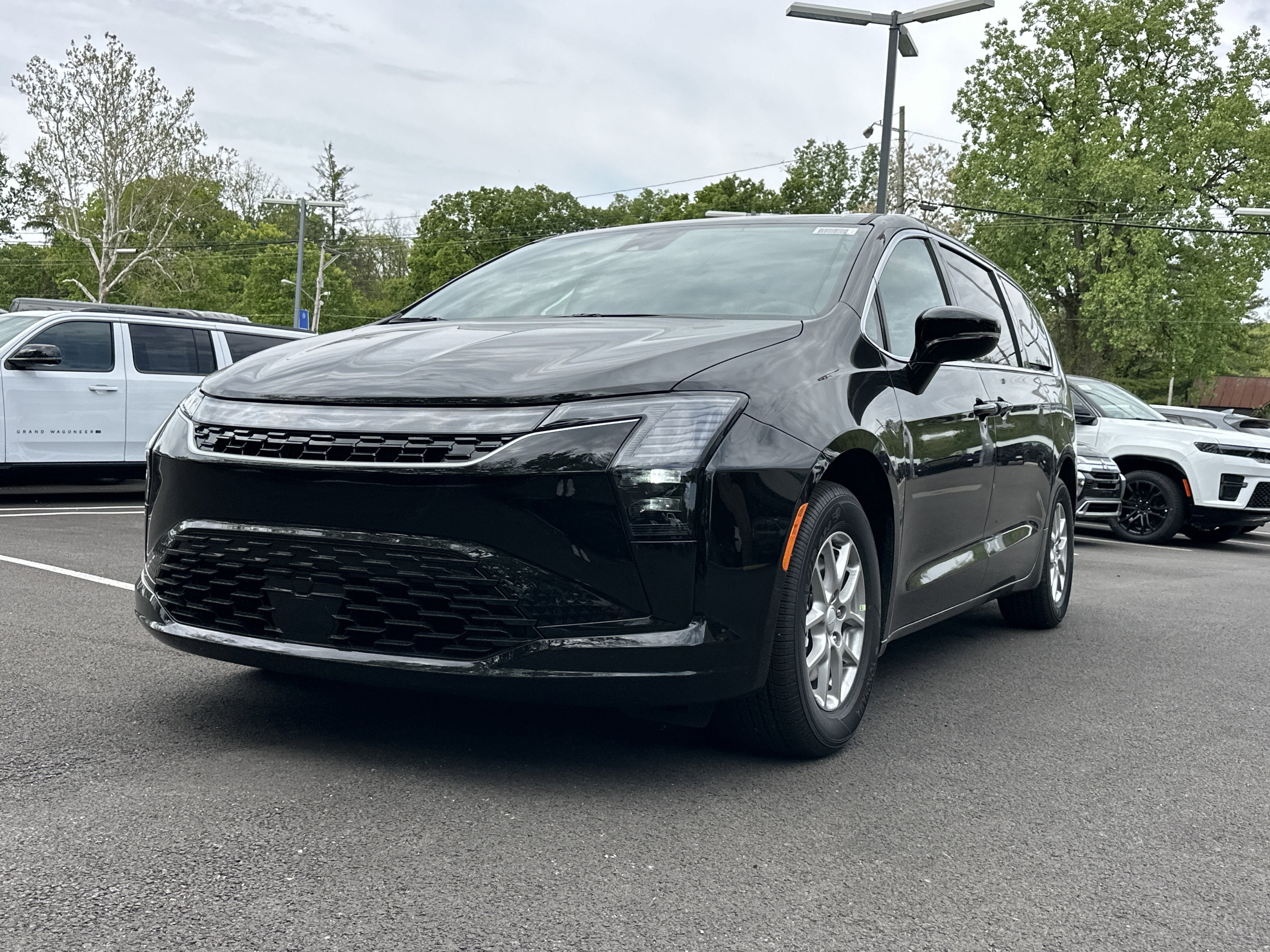 2027 Chrysler Pacifica Select