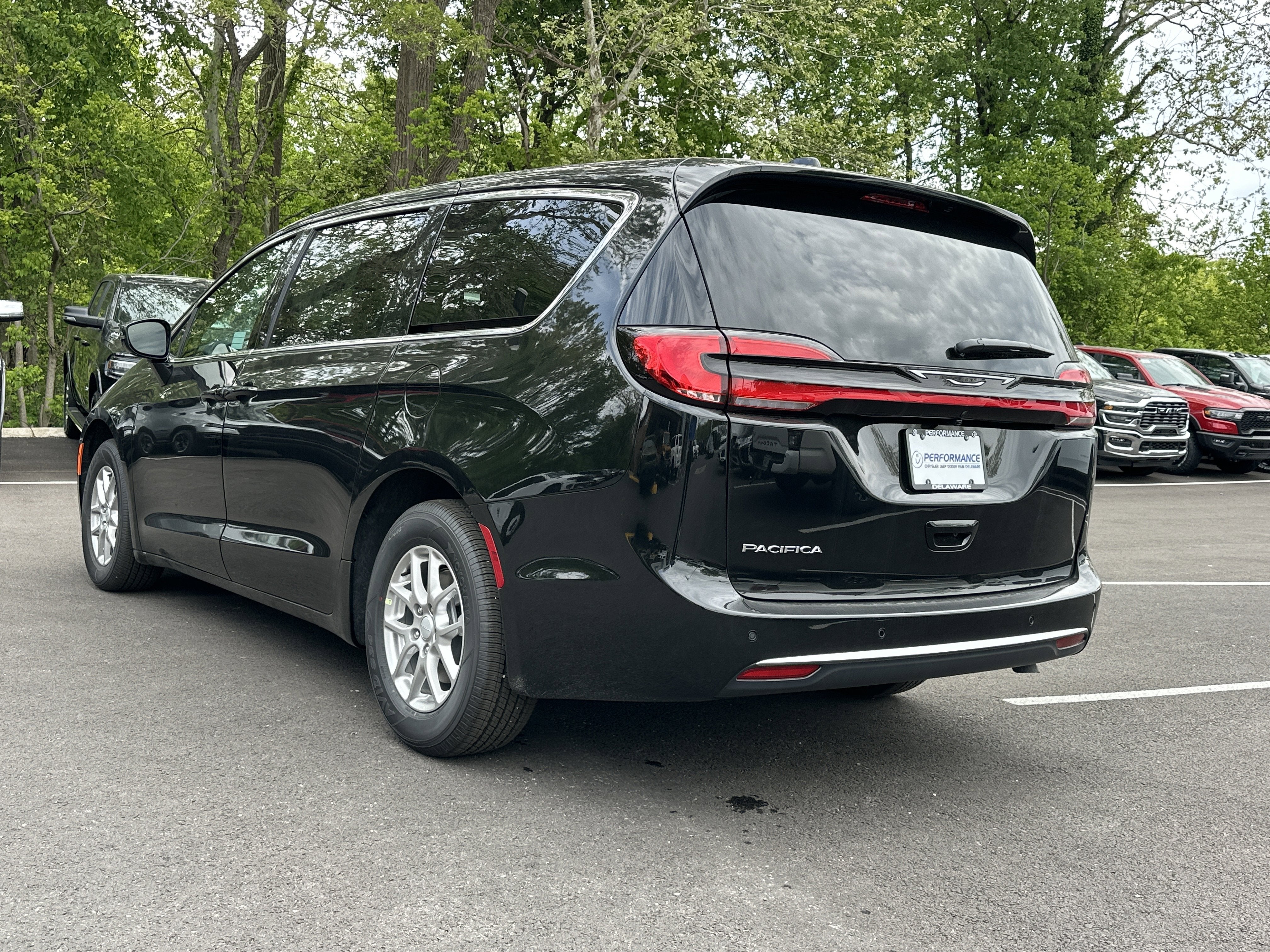 2027 Chrysler Pacifica Select