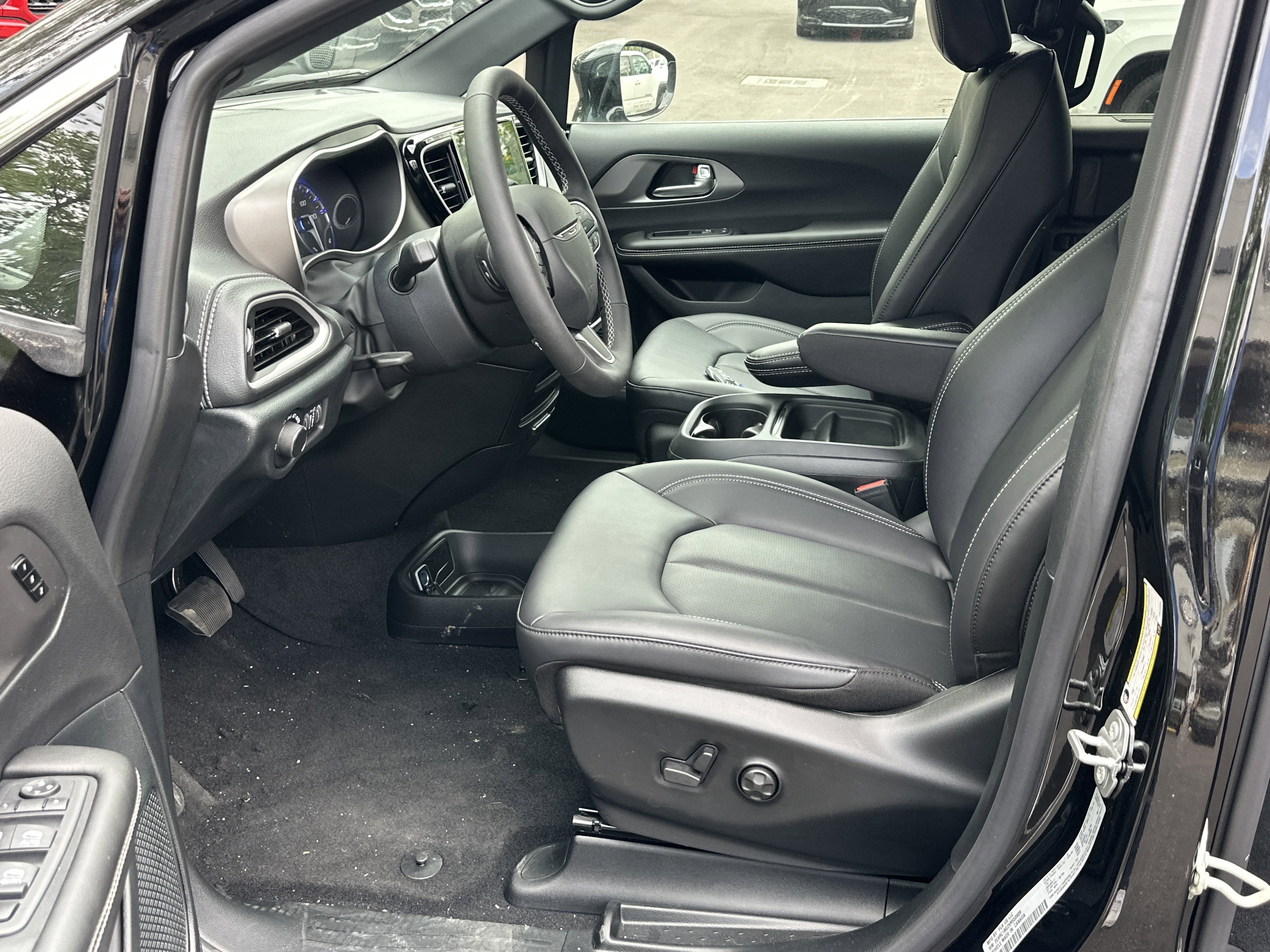 2027 Chrysler Pacifica Select