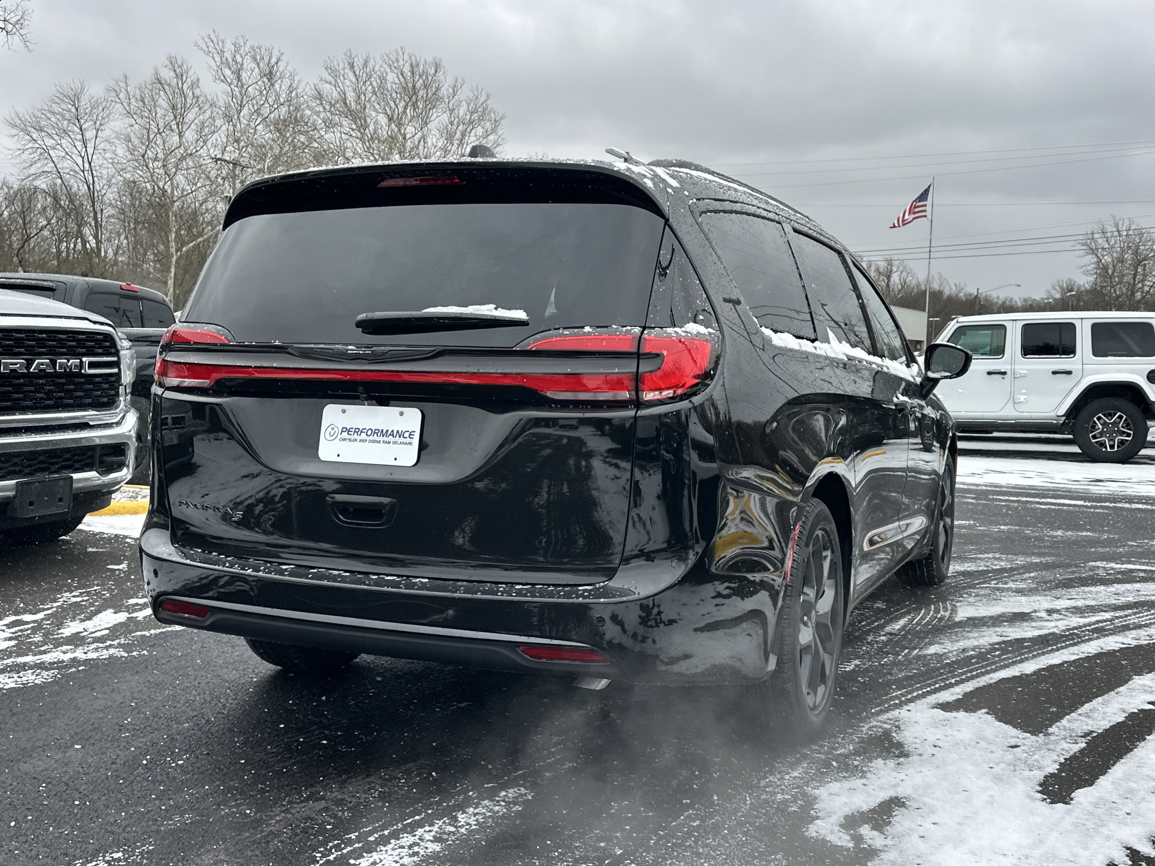 2026 Chrysler Pacifica Select