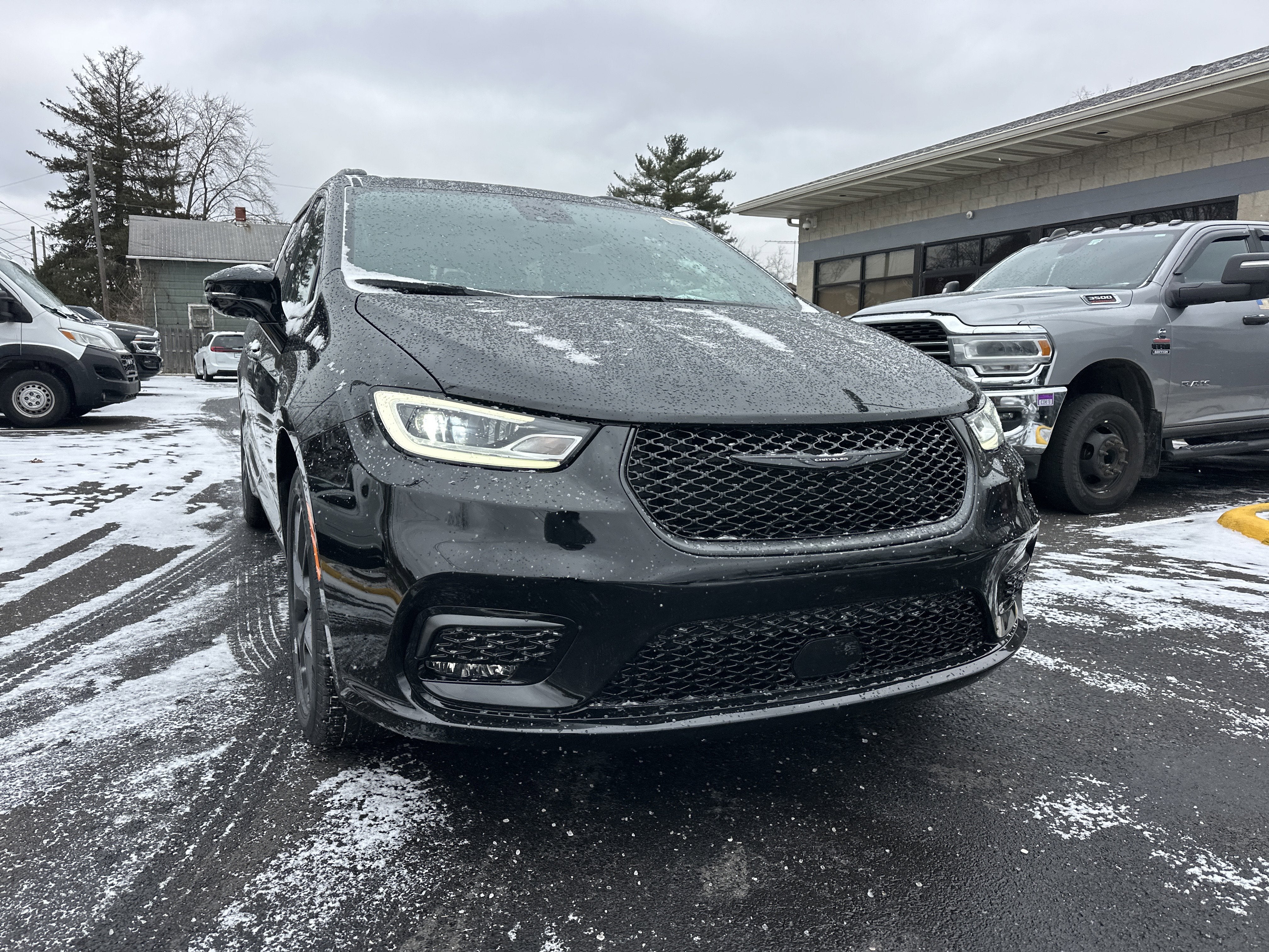 2026 Chrysler Pacifica Select