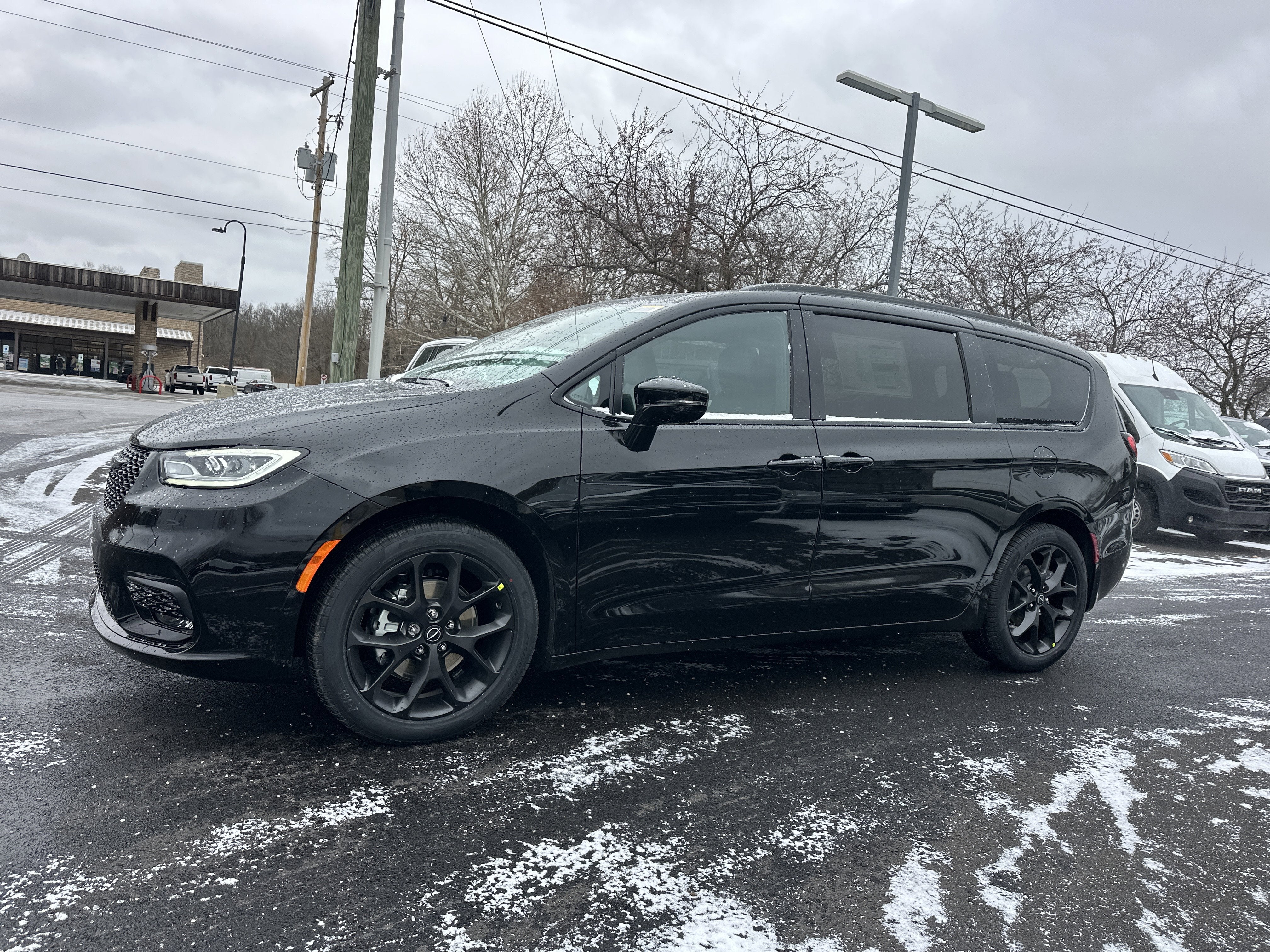 2026 Chrysler Pacifica Select