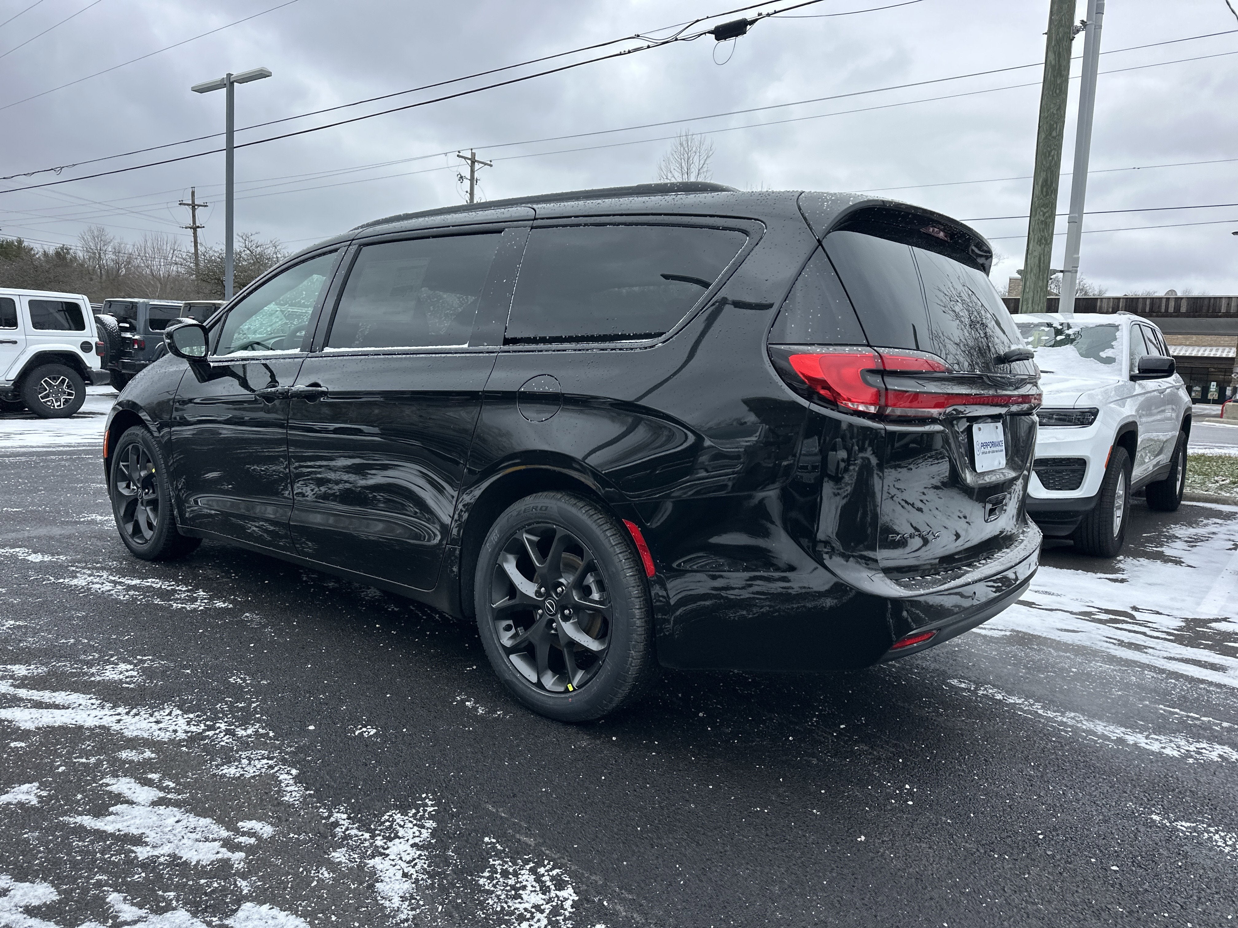 2026 Chrysler Pacifica Select