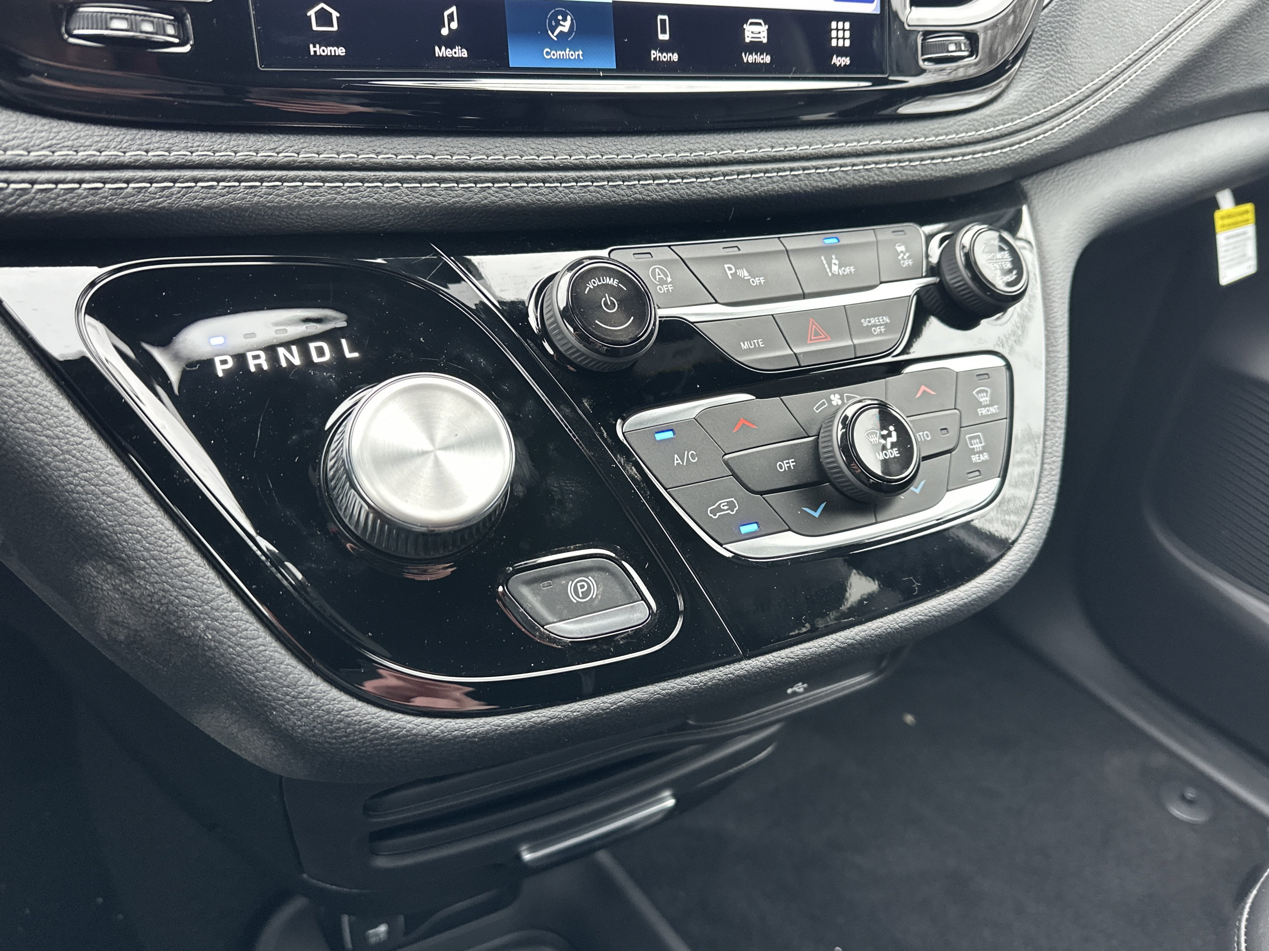 2026 Chrysler Pacifica Select