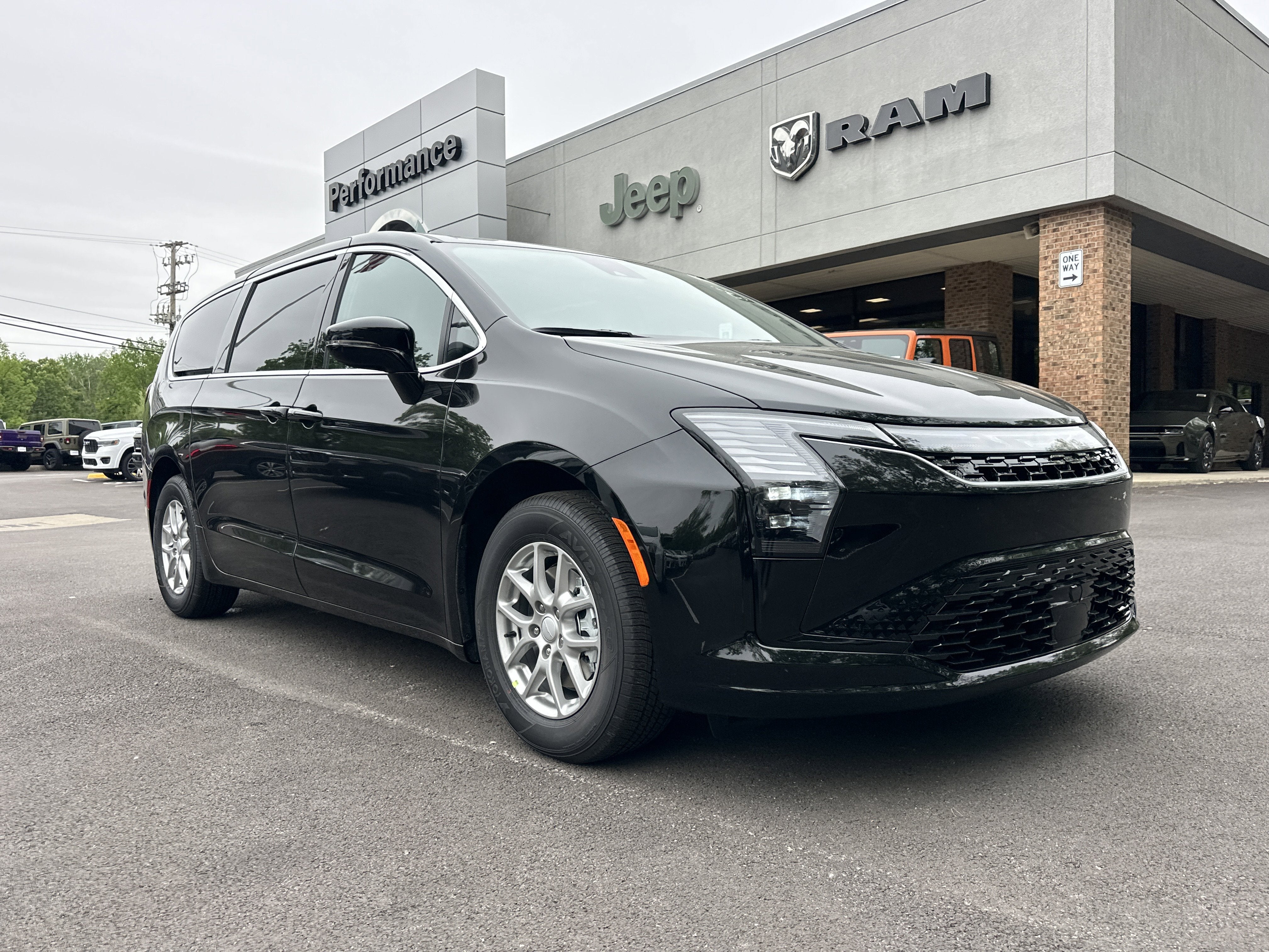 2027 Chrysler Pacifica Select