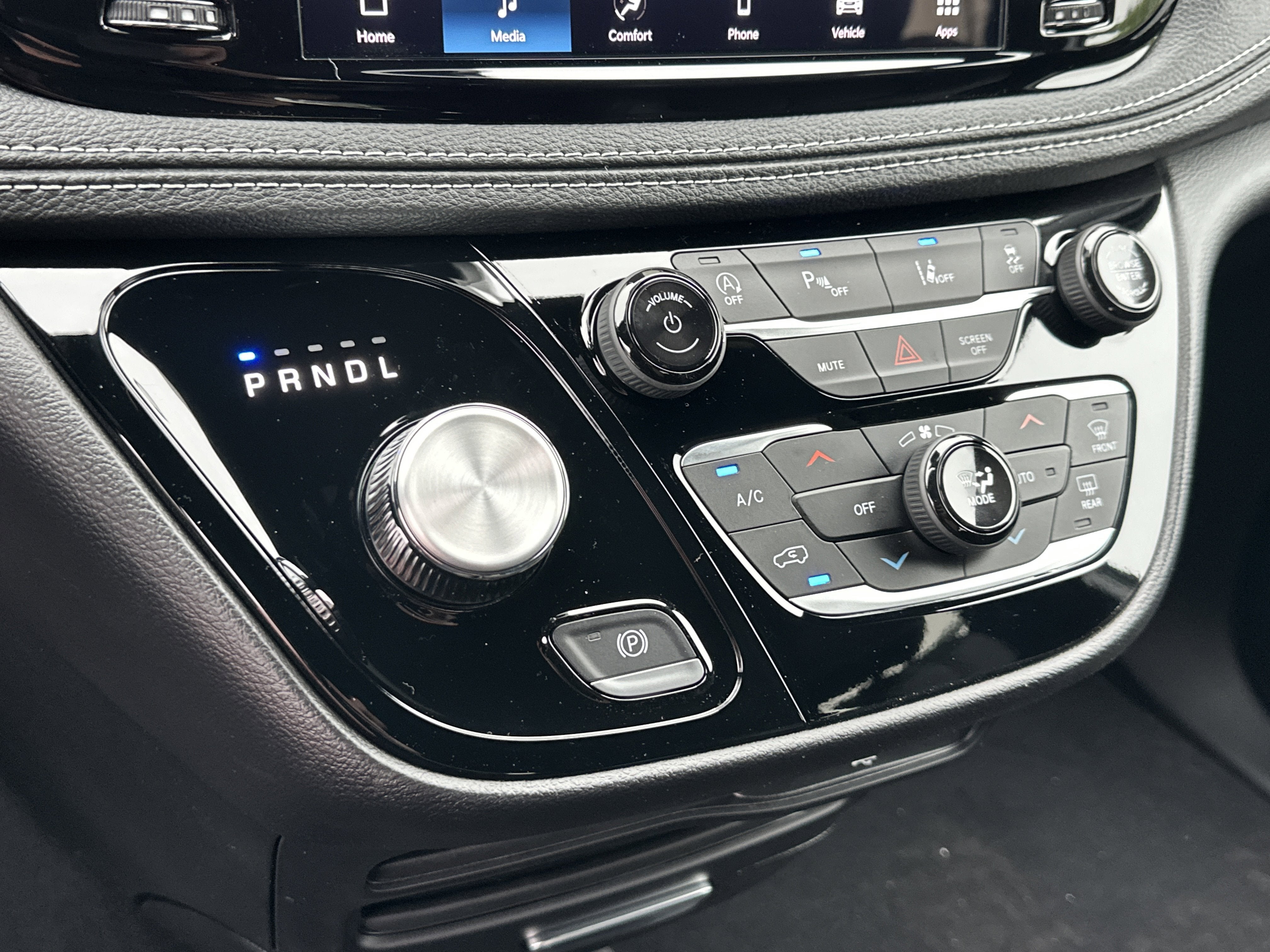 2027 Chrysler Pacifica Select