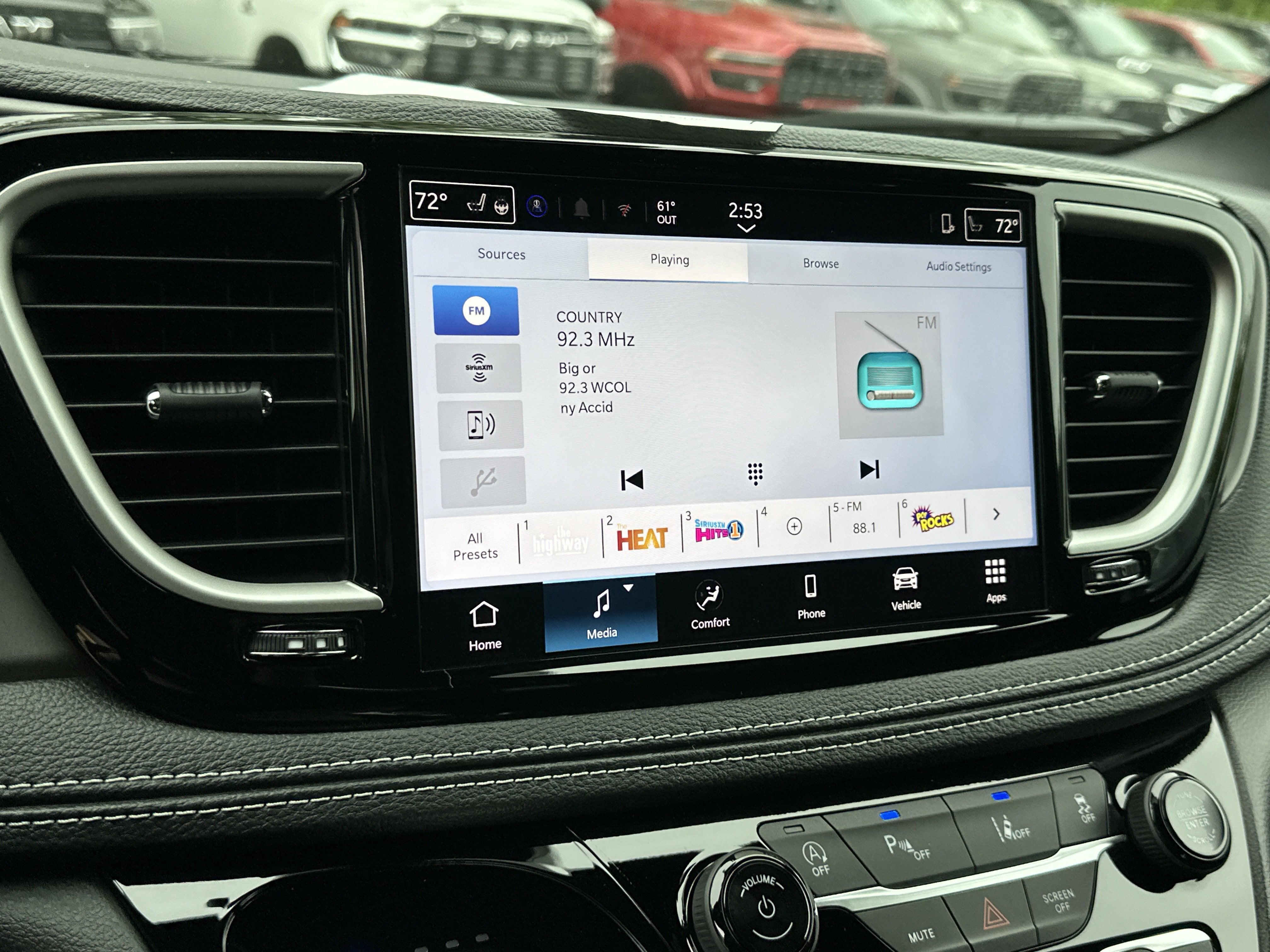 2027 Chrysler Pacifica Select