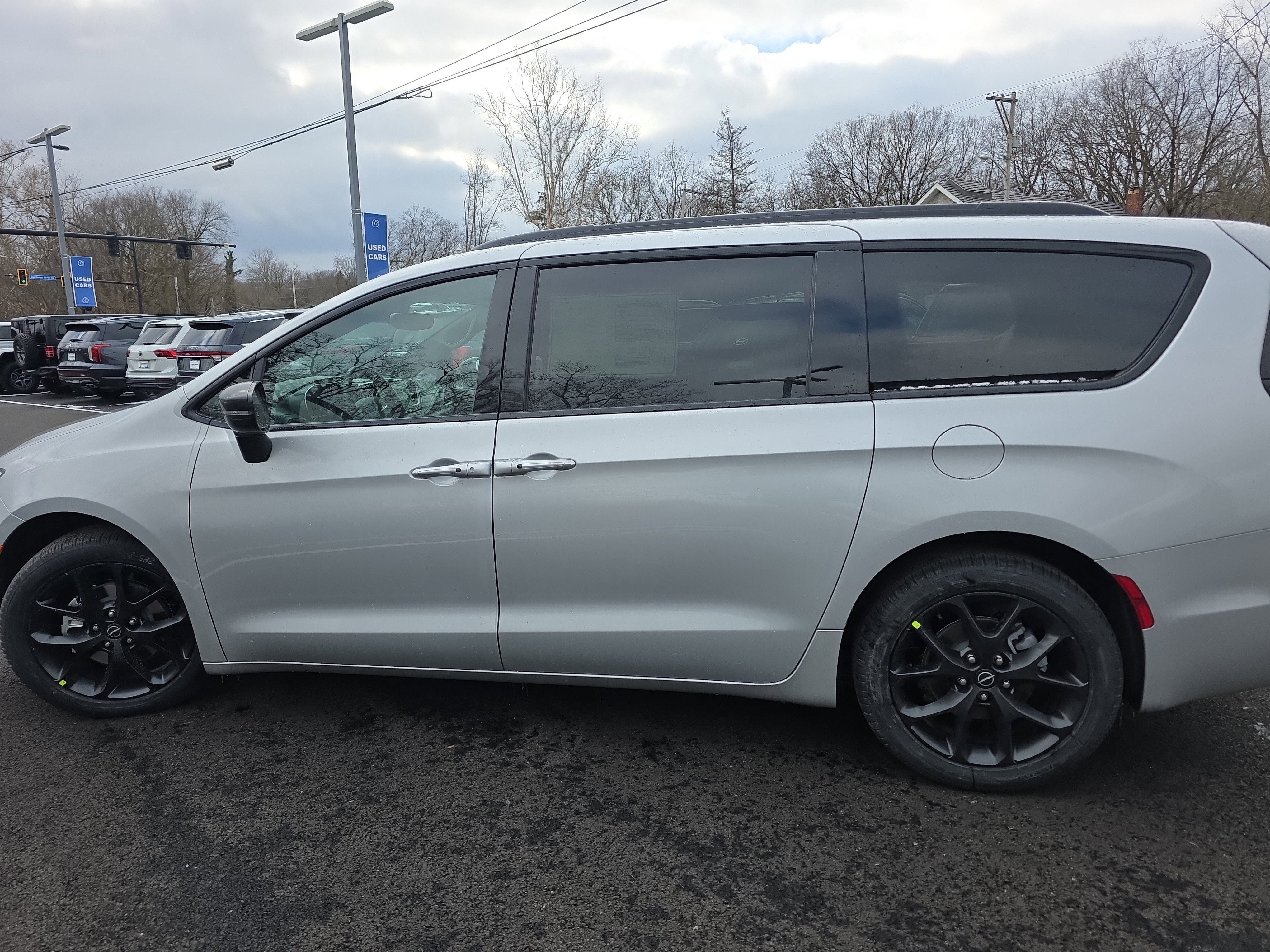 2026 Chrysler Pacifica Select