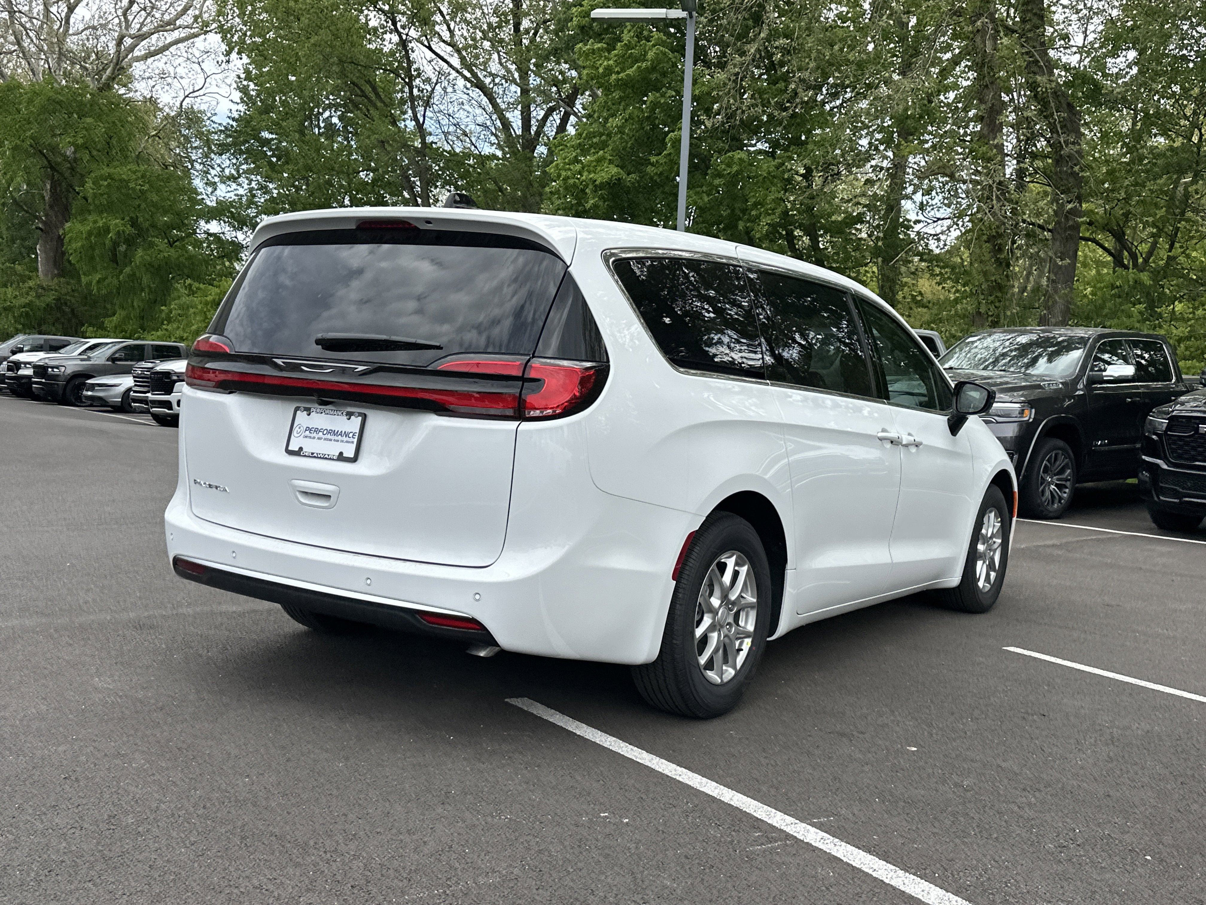 2027 Chrysler Pacifica Select