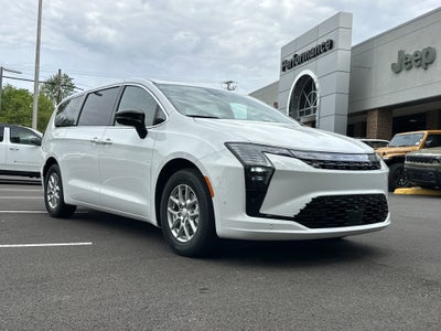2027 Chrysler Pacifica Select