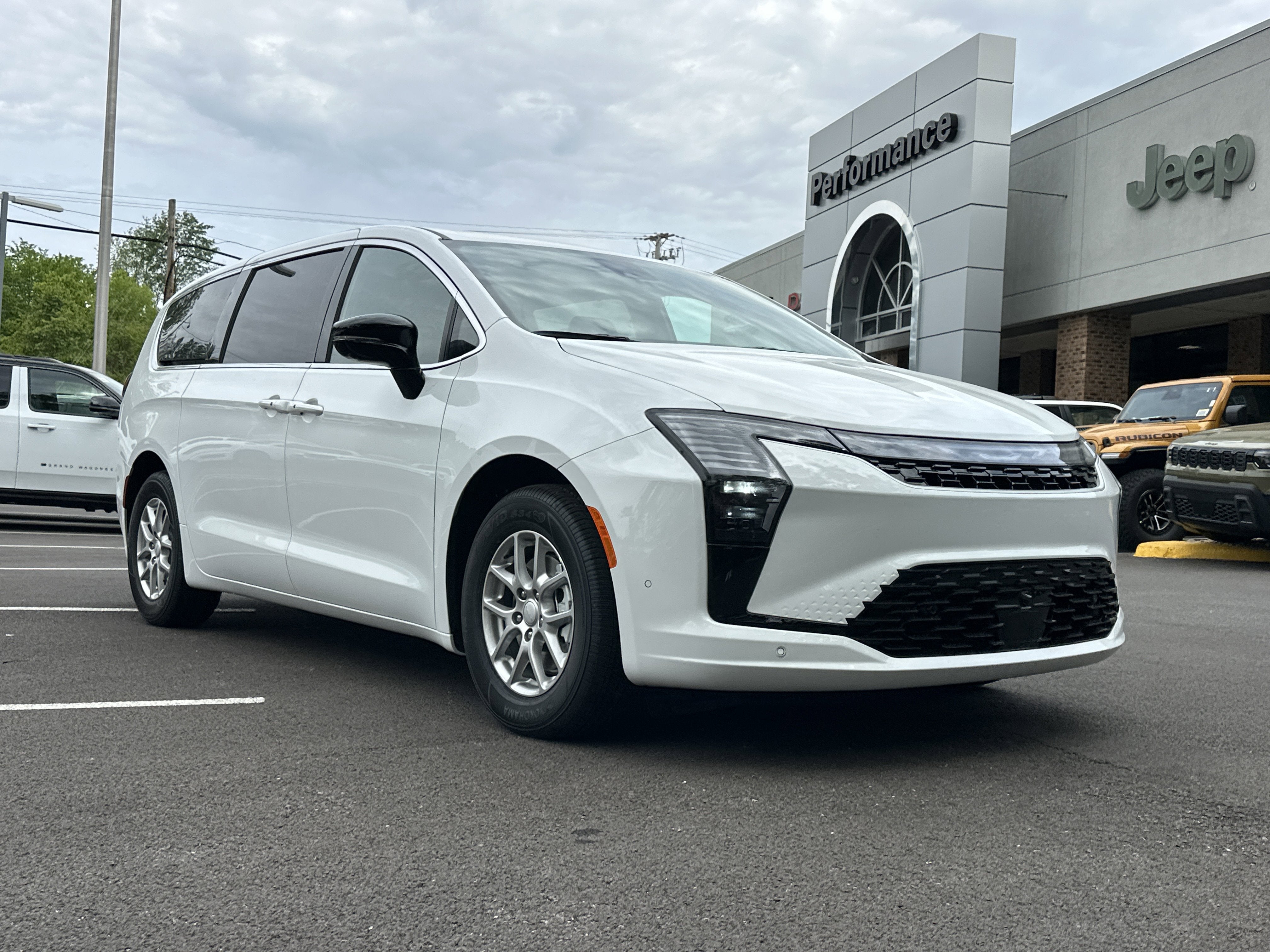2027 Chrysler Pacifica Select