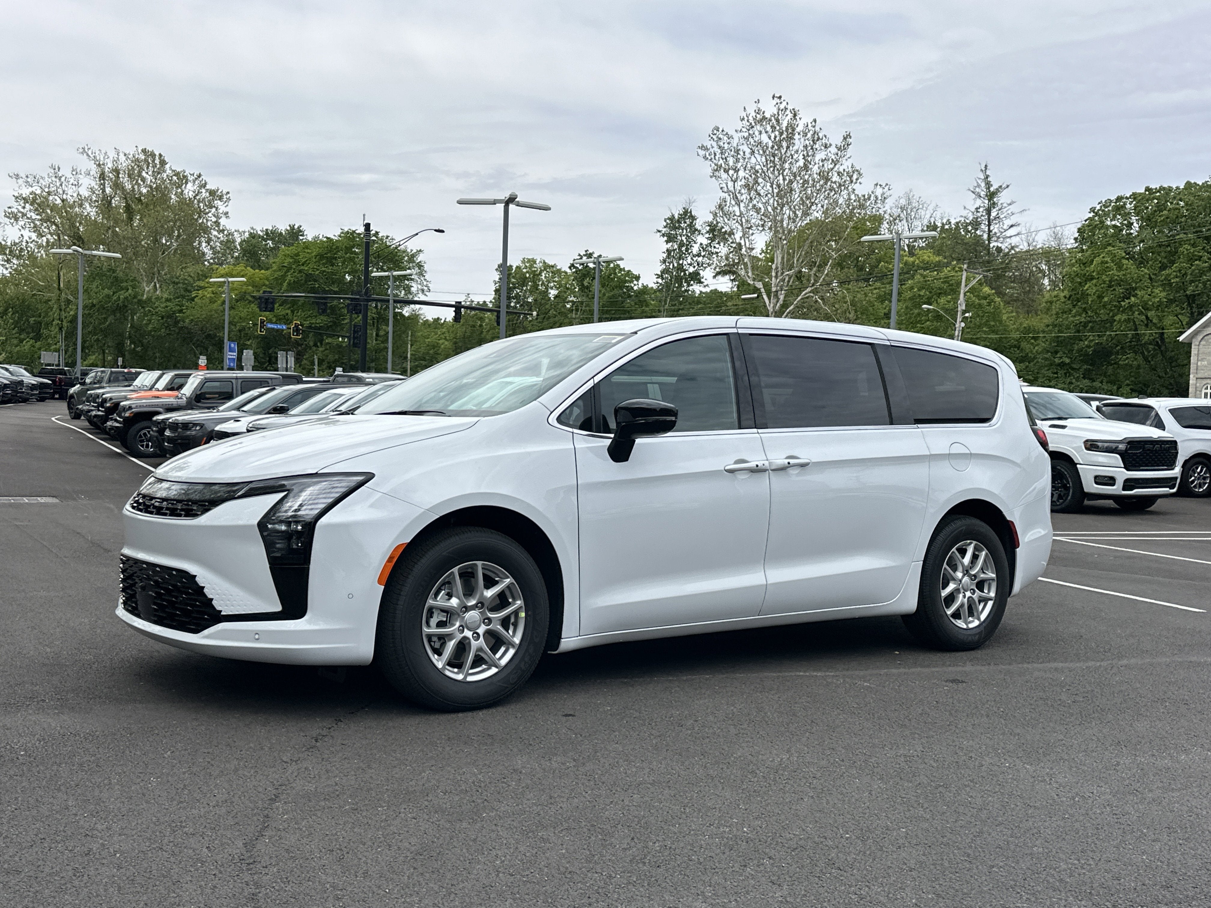 2027 Chrysler Pacifica Select