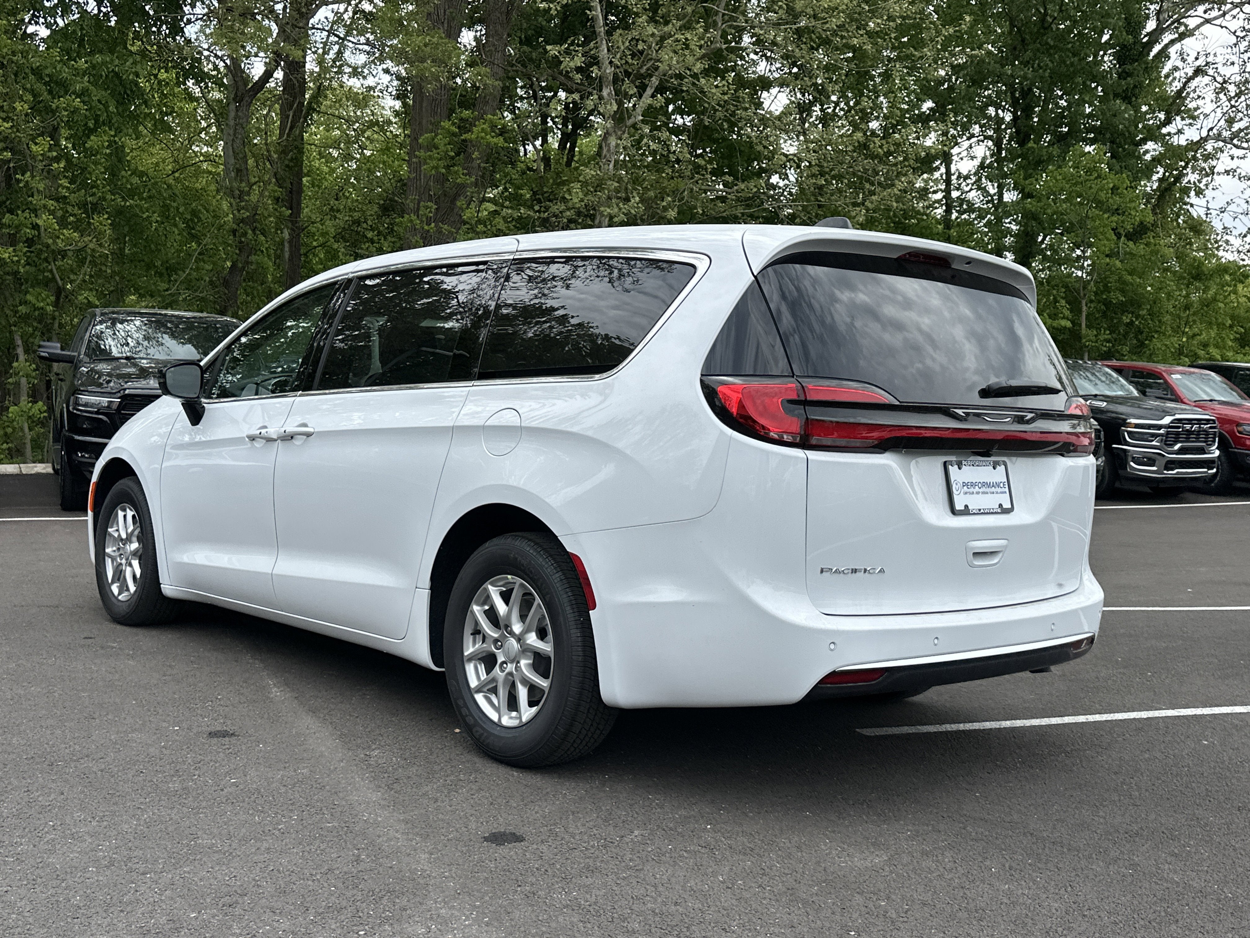 2027 Chrysler Pacifica Select