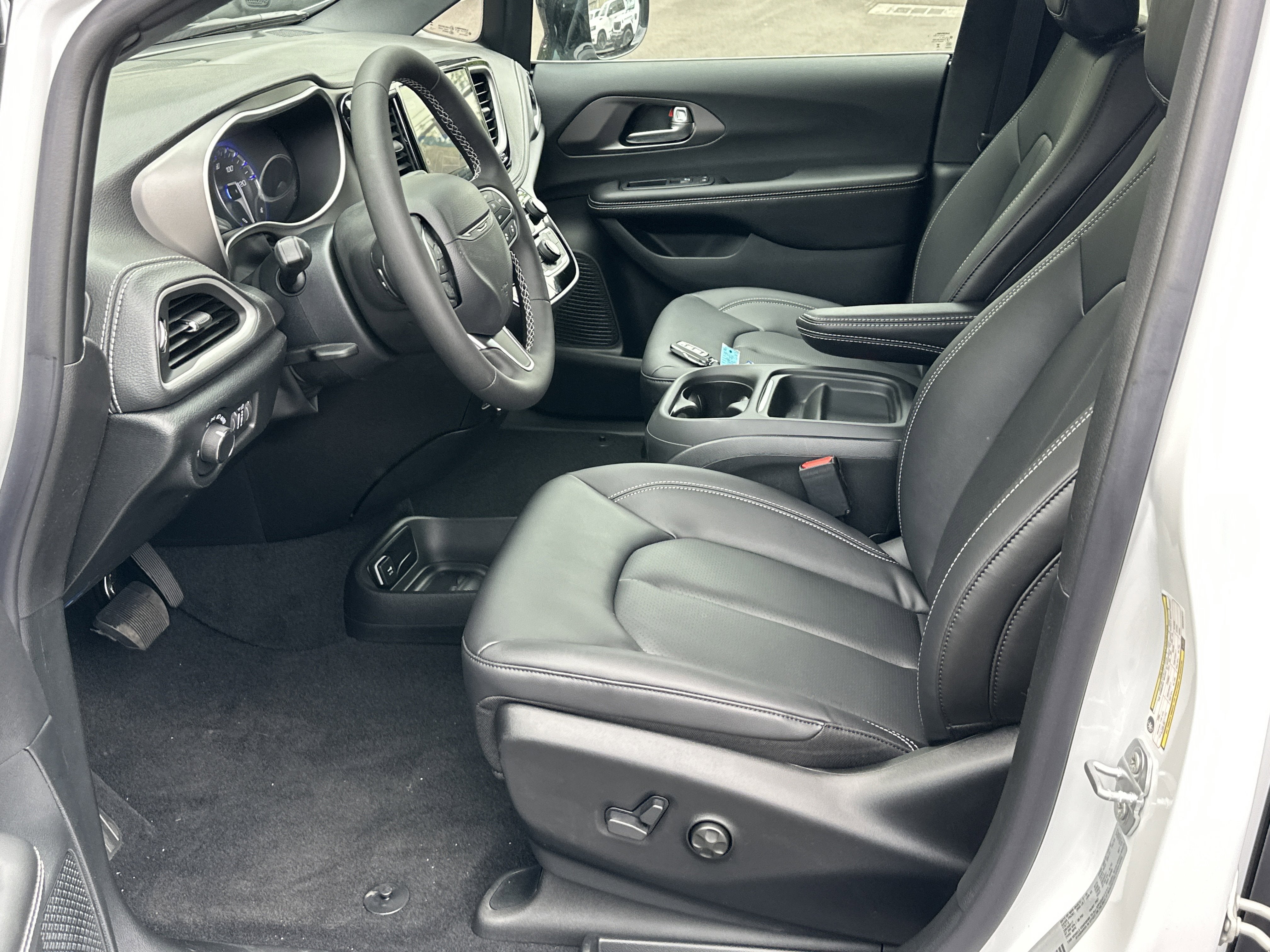 2027 Chrysler Pacifica Select