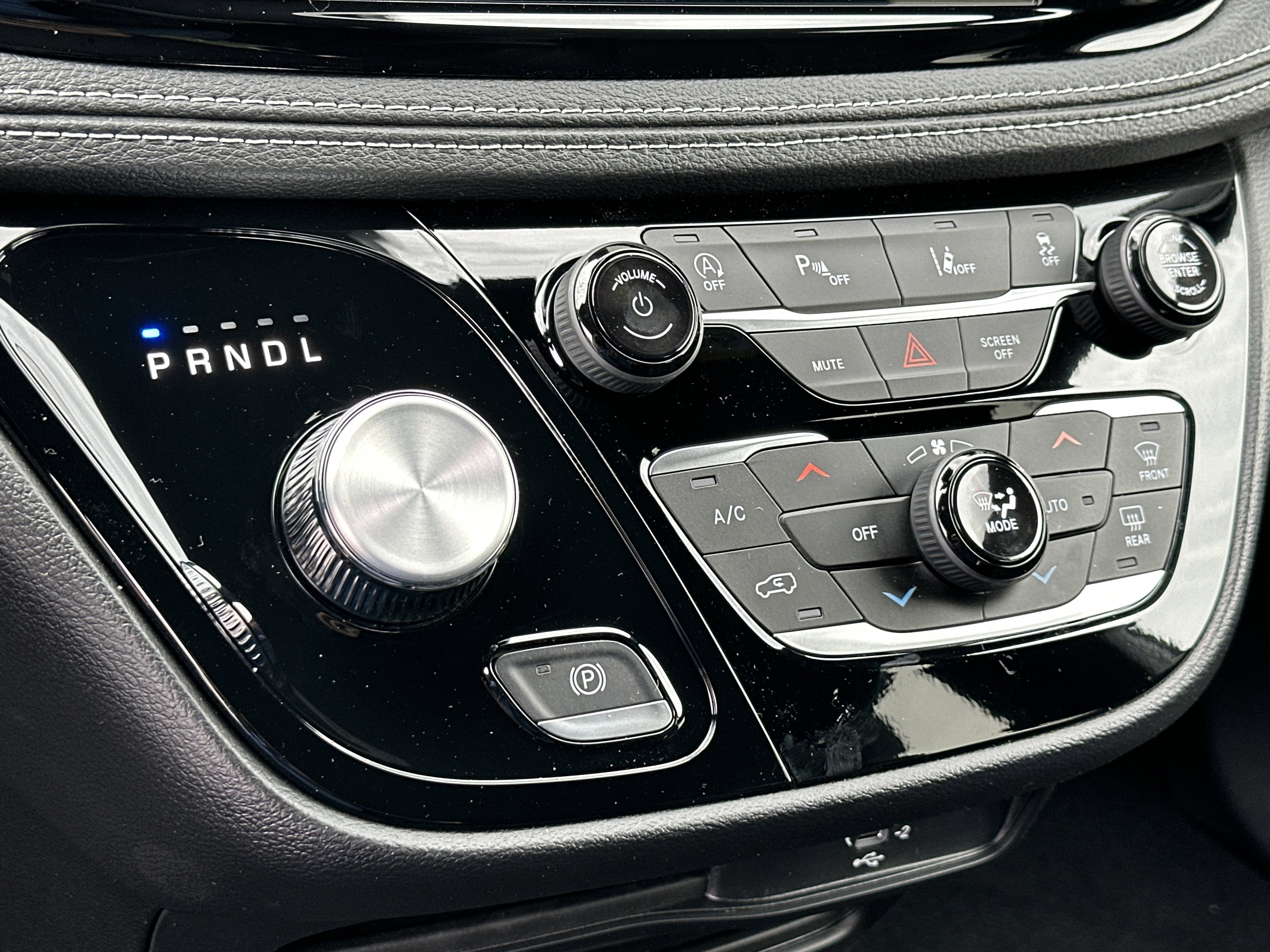 2027 Chrysler Pacifica Select