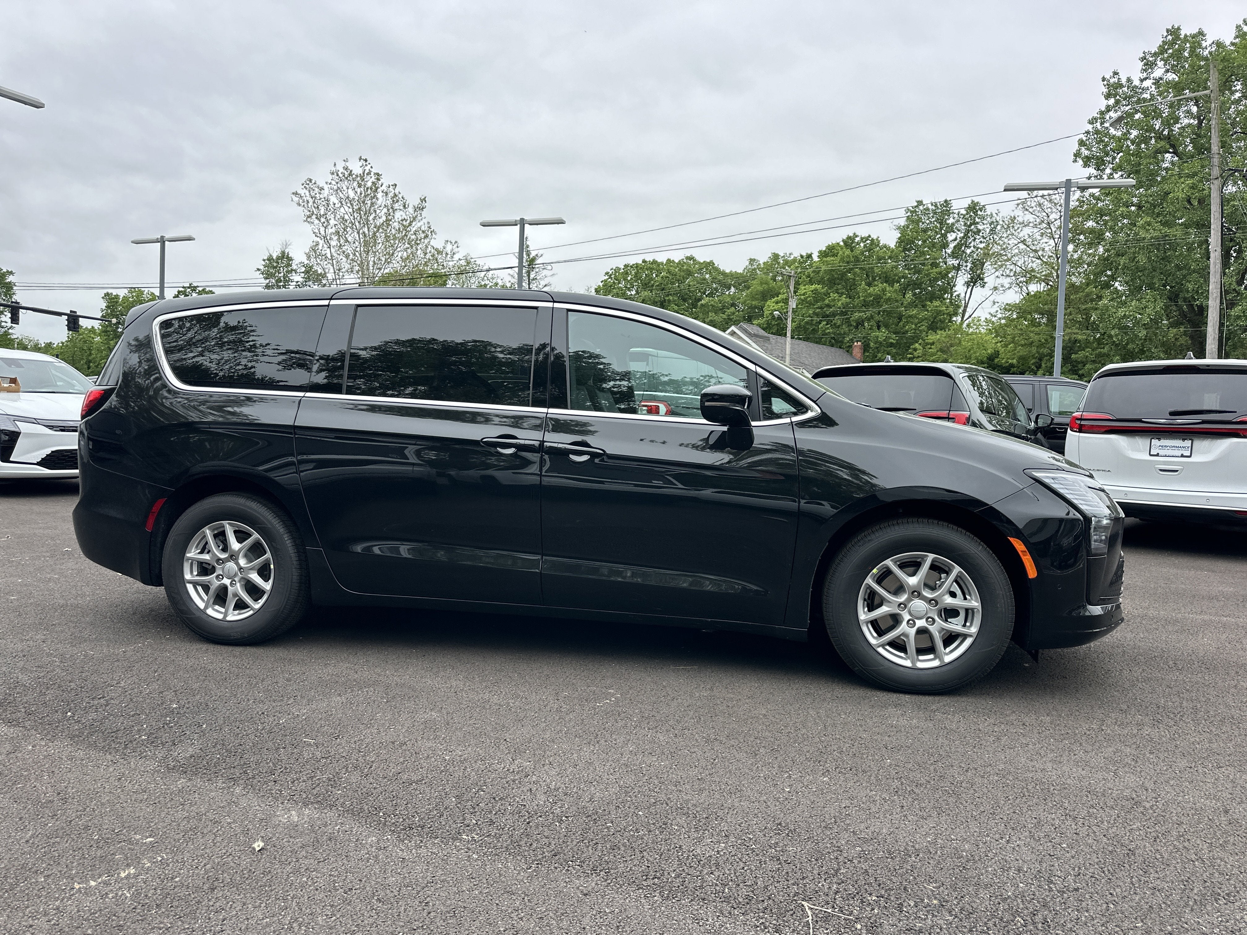 2027 Chrysler Pacifica Select