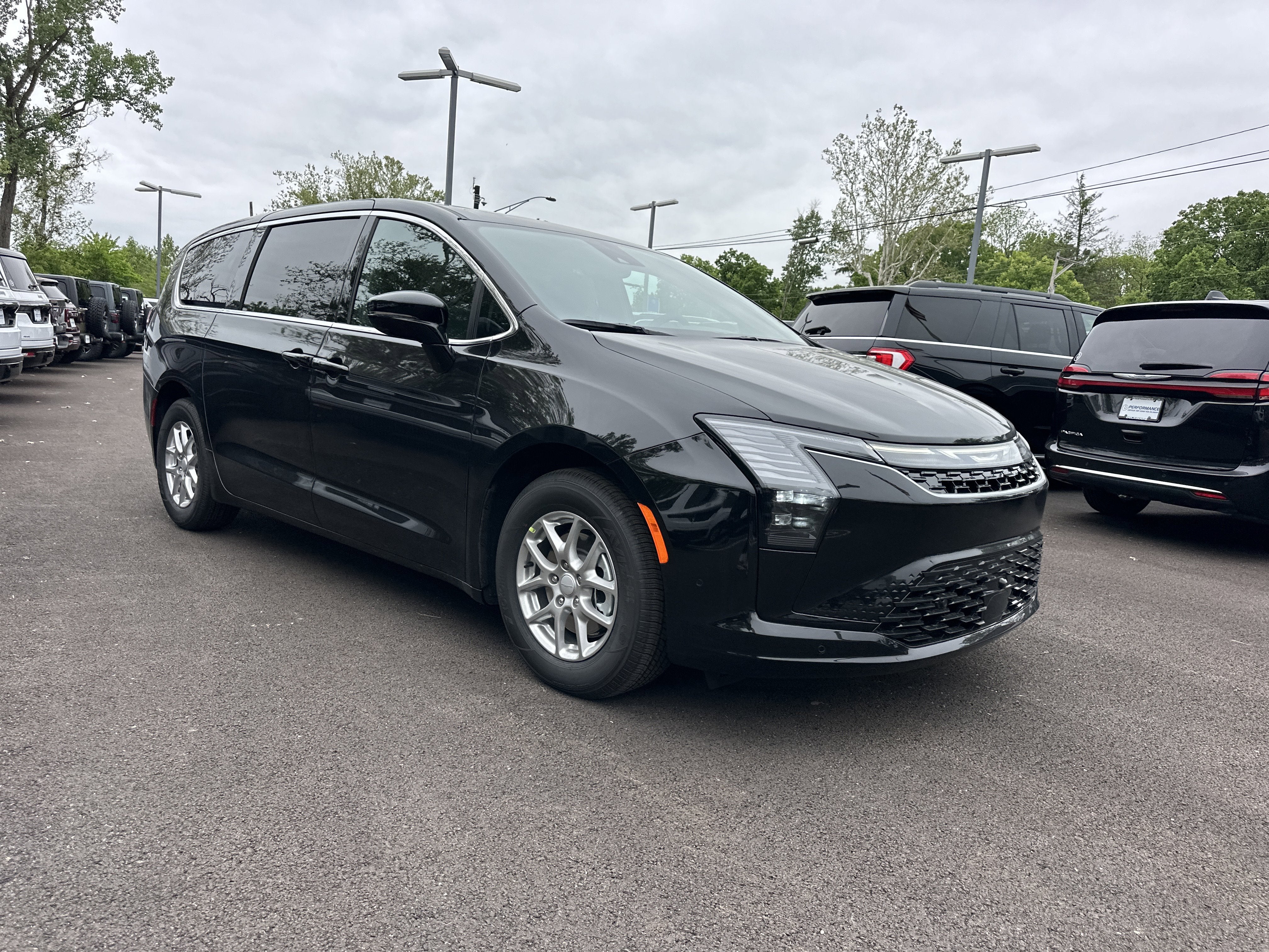 2027 Chrysler Pacifica Select
