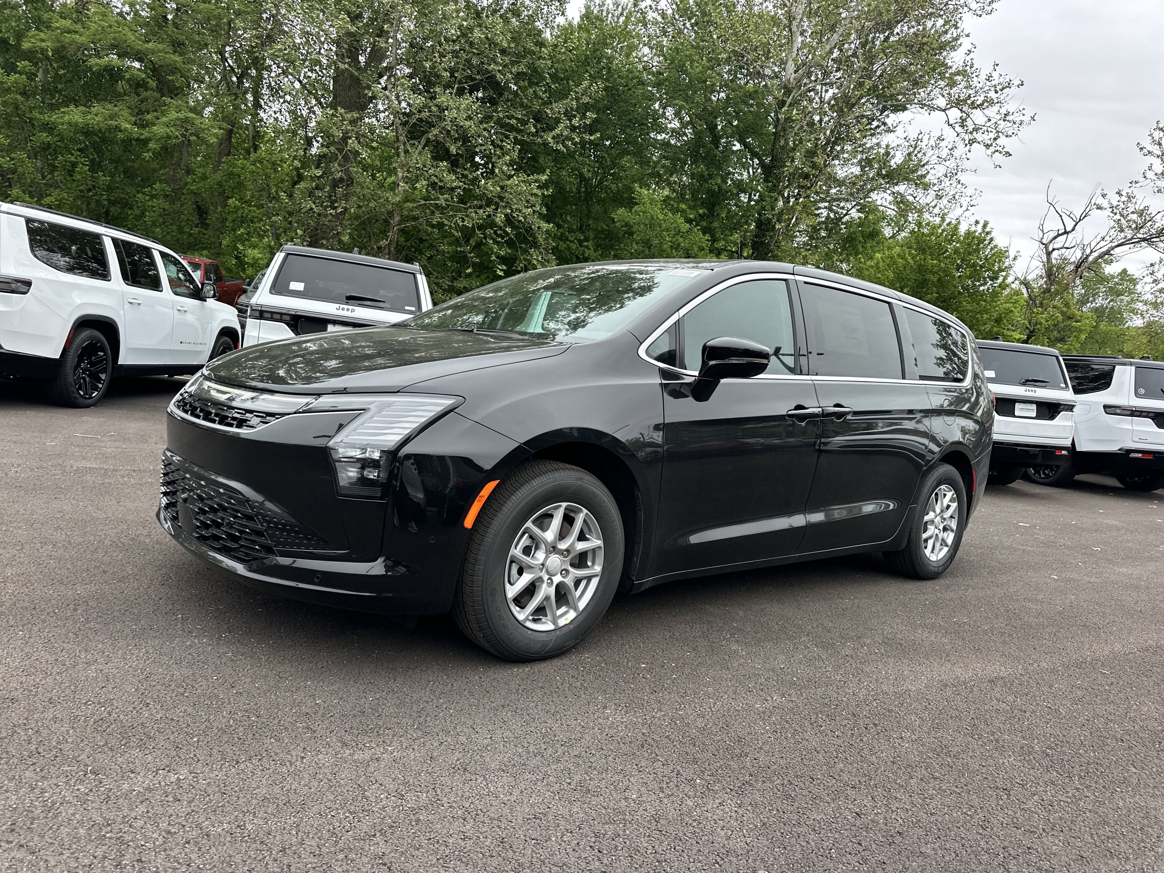 2027 Chrysler Pacifica Select
