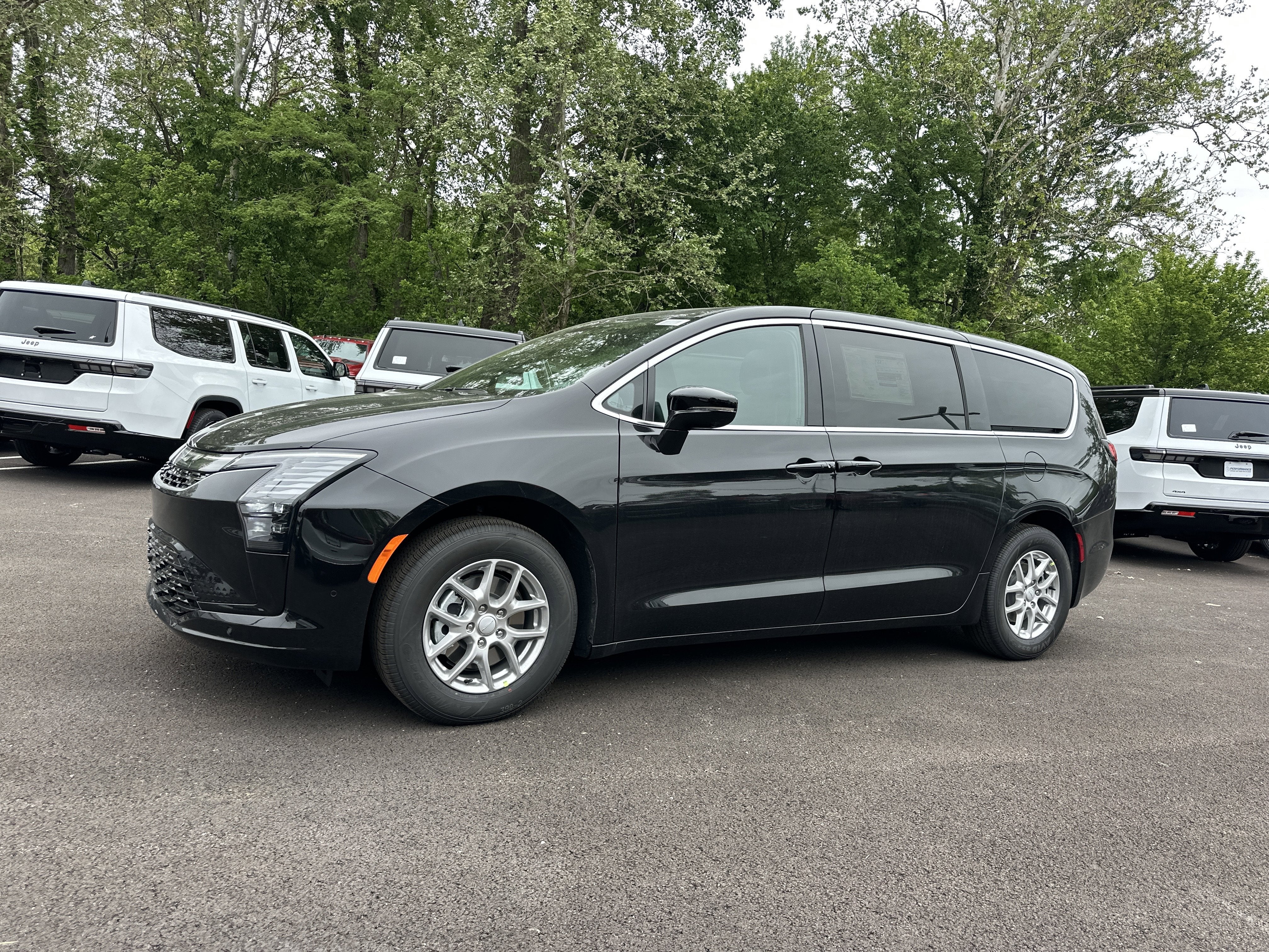 2027 Chrysler Pacifica Select