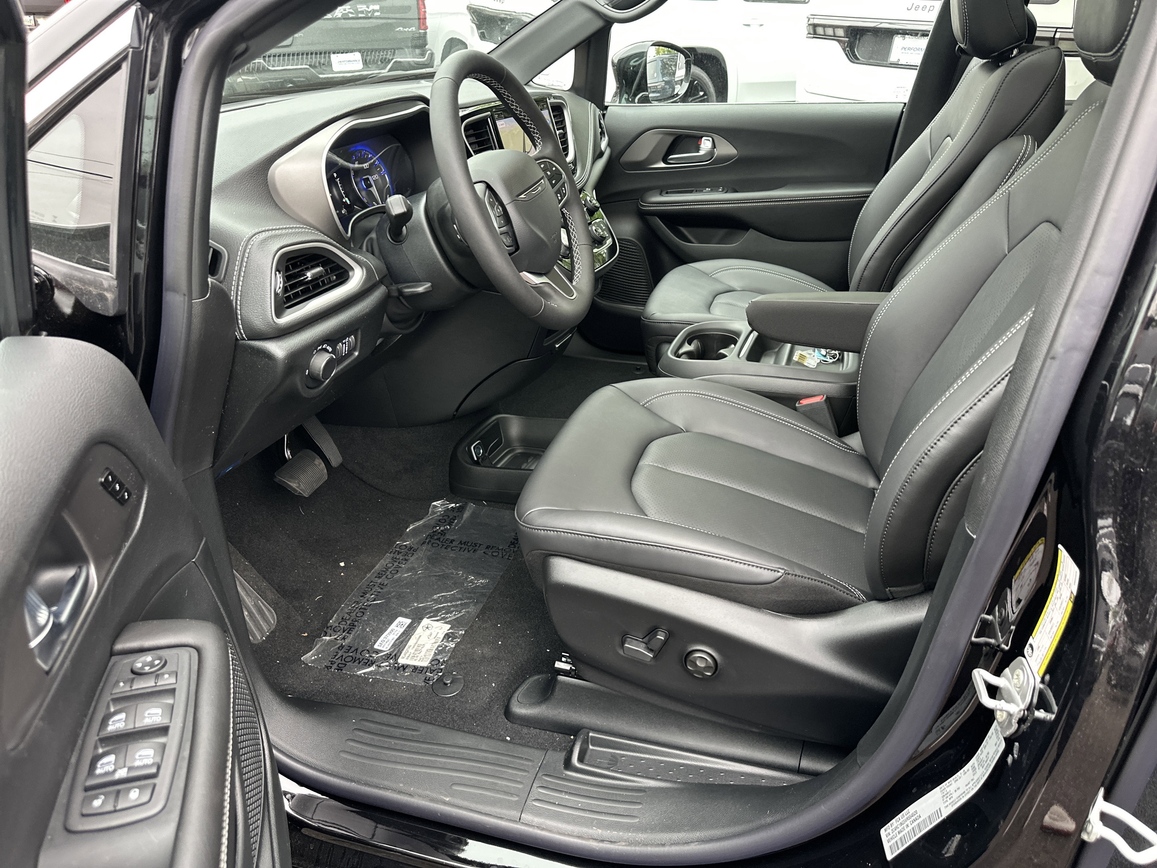 2027 Chrysler Pacifica Select