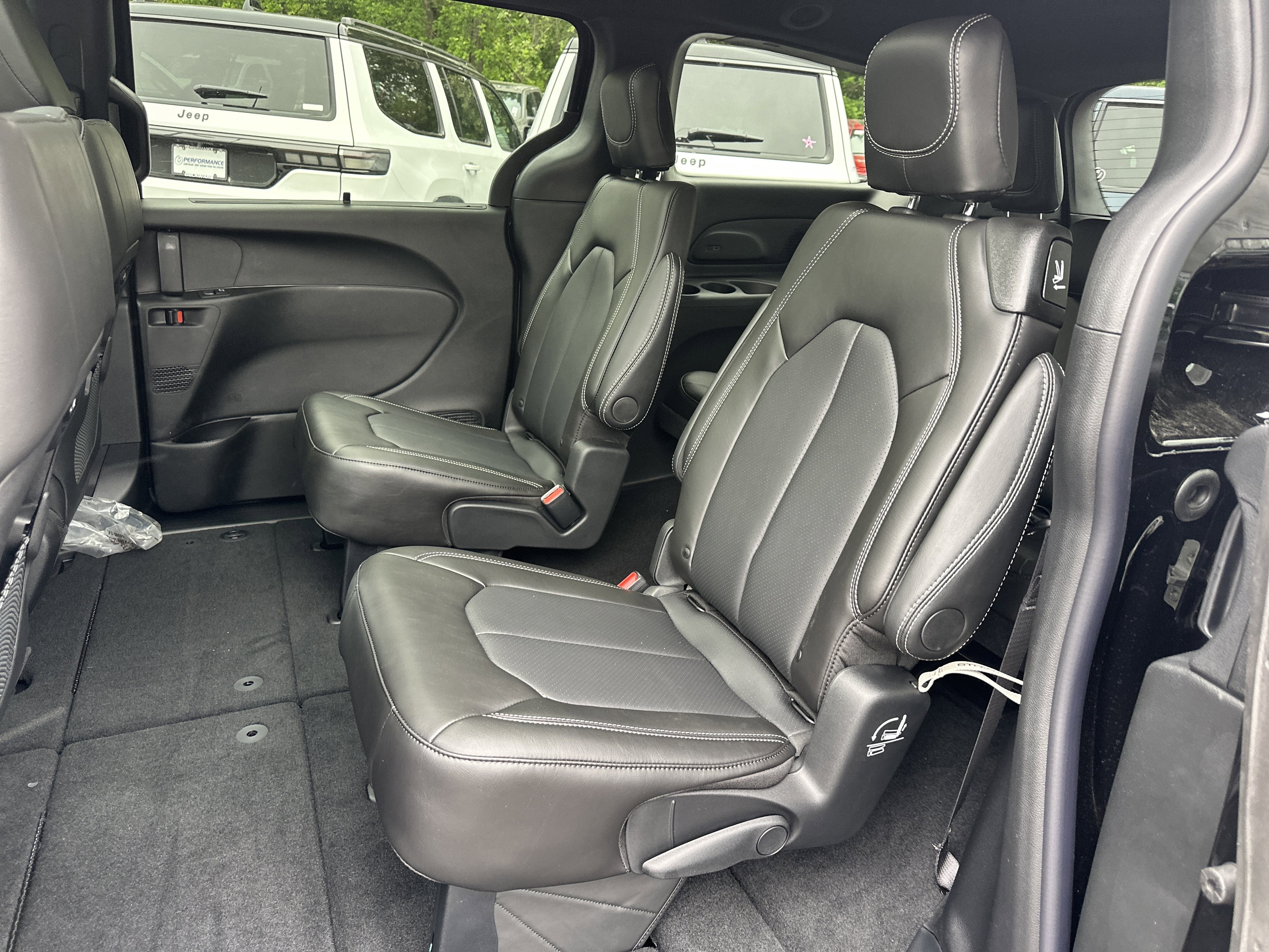 2027 Chrysler Pacifica Select