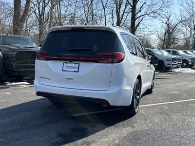 2026 Chrysler Pacifica Select